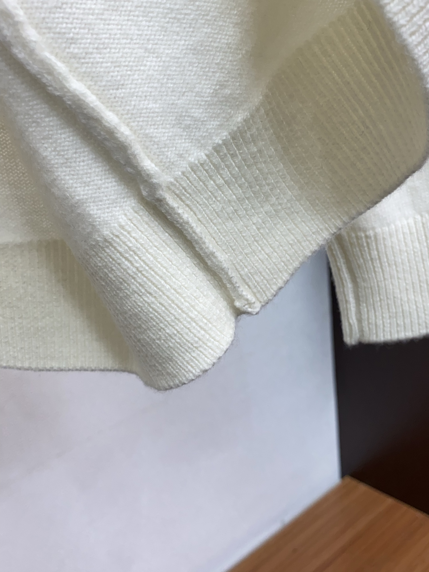 P275 爱马仕 2025官网秋冬季最新款高领毛衣，专柜同步在售爆款！羊绒面料.手感舒适.可直接接触皮肤，细节凸显大牌时尚魅力.精致做工.立体裁剪风格.穿着效果无敌帅气！三标齐全！码数：M-3xL