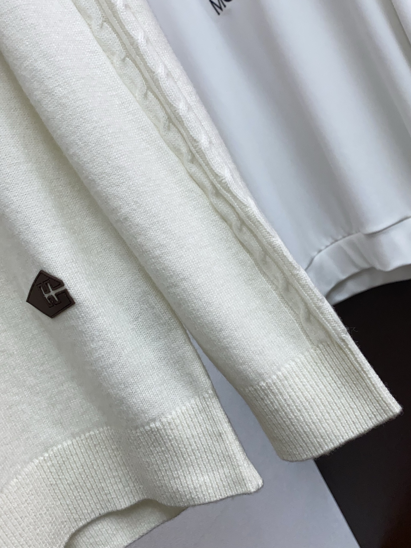 P275 爱马仕 2025官网秋冬季最新款高领毛衣，专柜同步在售爆款！羊绒面料.手感舒适.可直接接触皮肤，细节凸显大牌时尚魅力.精致做工.立体裁剪风格.穿着效果无敌帅气！三标齐全！码数：M-3xL