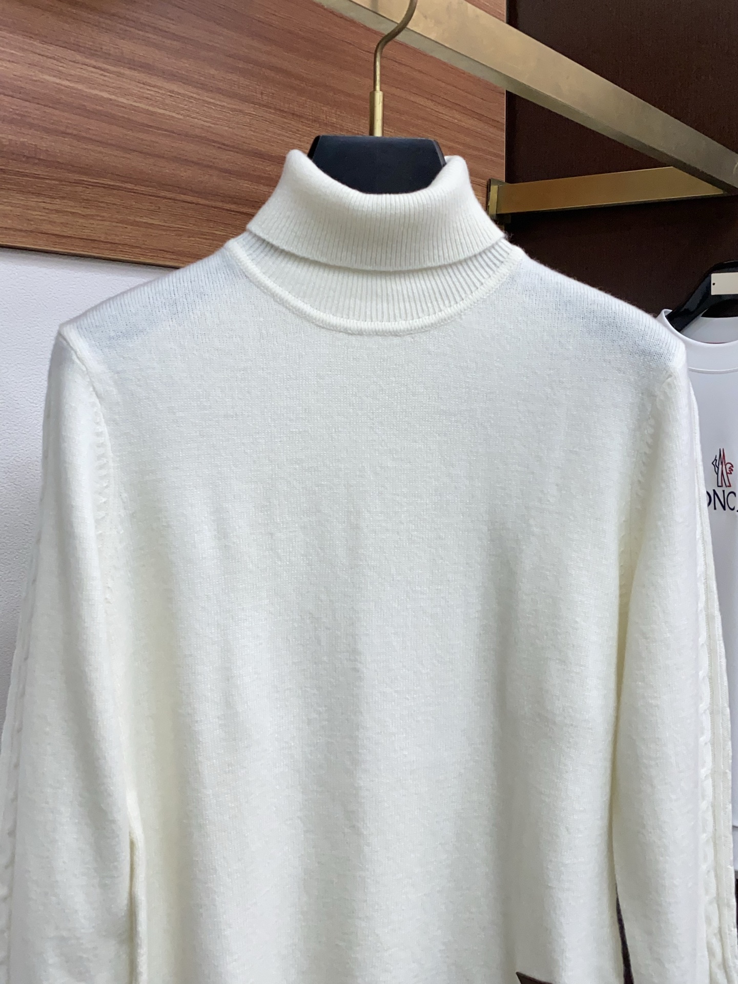 P275 爱马仕 2025官网秋冬季最新款高领毛衣，专柜同步在售爆款！羊绒面料.手感舒适.可直接接触皮肤，细节凸显大牌时尚魅力.精致做工.立体裁剪风格.穿着效果无敌帅气！三标齐全！码数：M-3xL