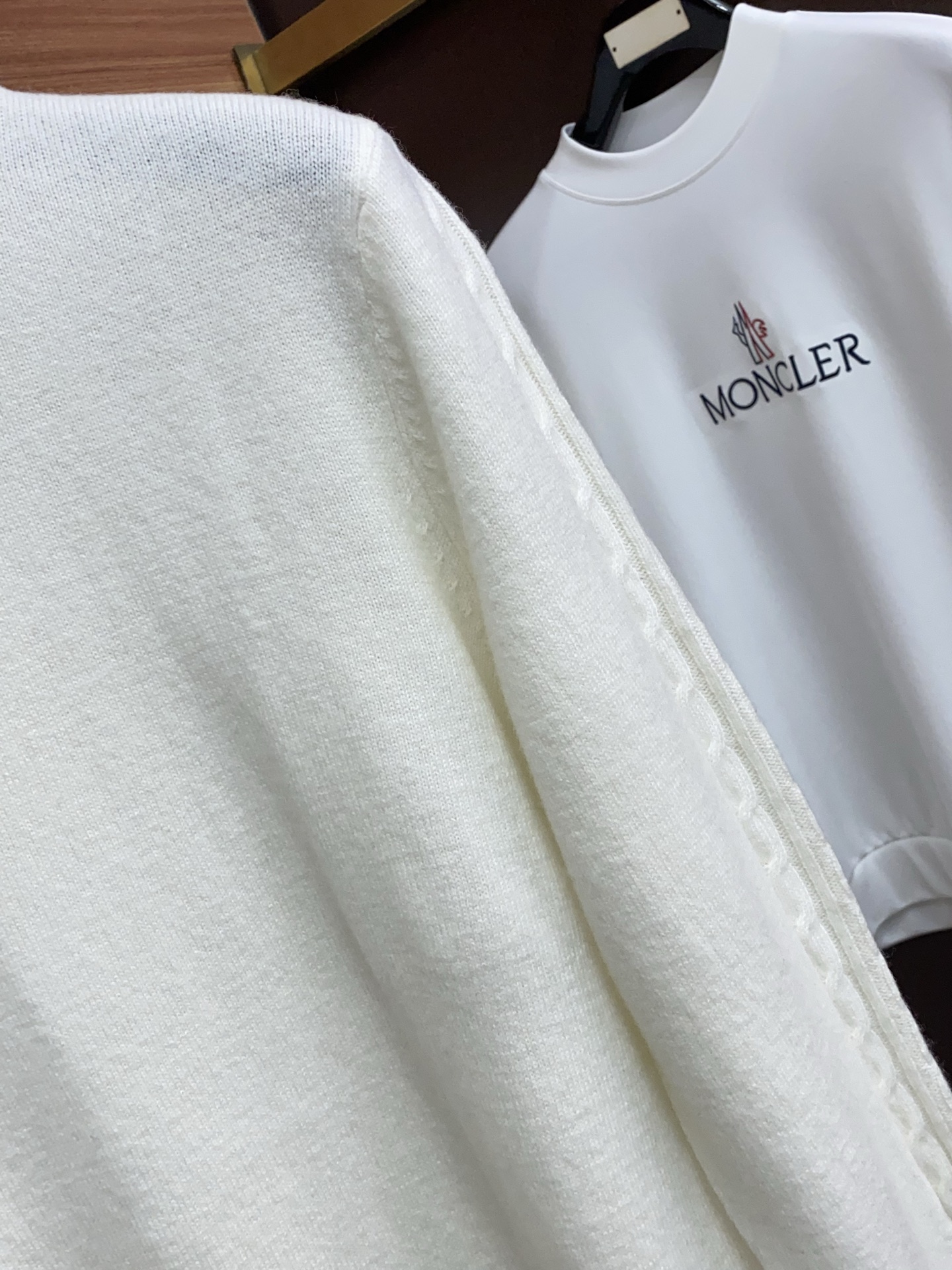 P275 爱马仕 2025官网秋冬季最新款高领毛衣，专柜同步在售爆款！羊绒面料.手感舒适.可直接接触皮肤，细节凸显大牌时尚魅力.精致做工.立体裁剪风格.穿着效果无敌帅气！三标齐全！码数：M-3xL