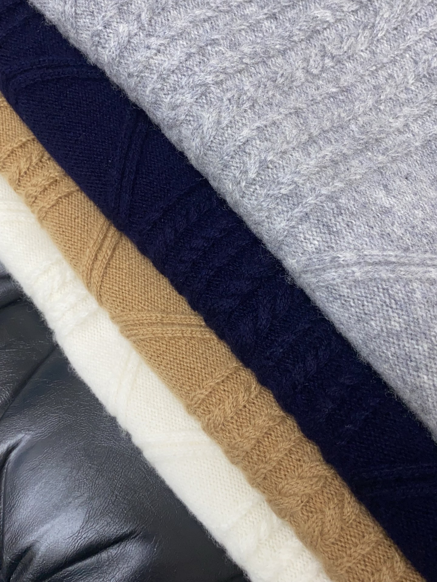 🌾 巴宝莉 2025官网秋冬季最新款圆领毛衣，专柜同步在售爆款！特供羊绒面料.手感舒适.可直接接触皮肤，