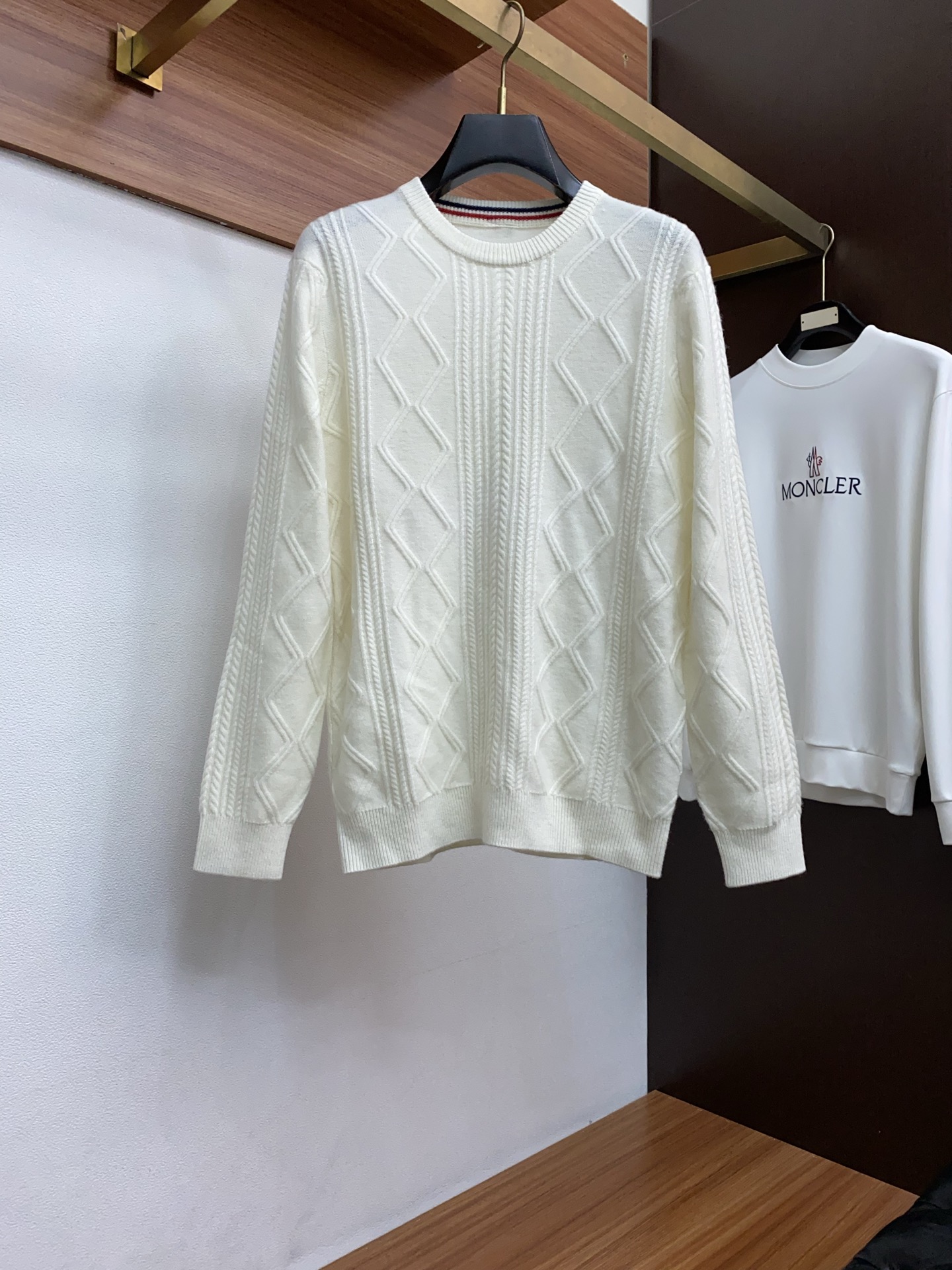 🌾 巴宝莉 2025官网秋冬季最新款圆领毛衣，专柜同步在售爆款！特供羊绒面料.手感舒适.可直接接触皮肤，