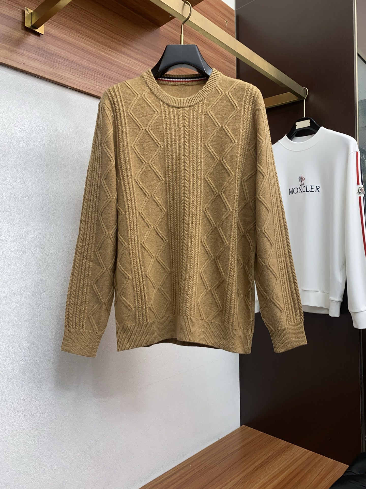 🌾 巴宝莉 2025官网秋冬季最新款圆领毛衣，专柜同步在售爆款！特供羊绒面料.手感舒适.可直接接触皮肤，