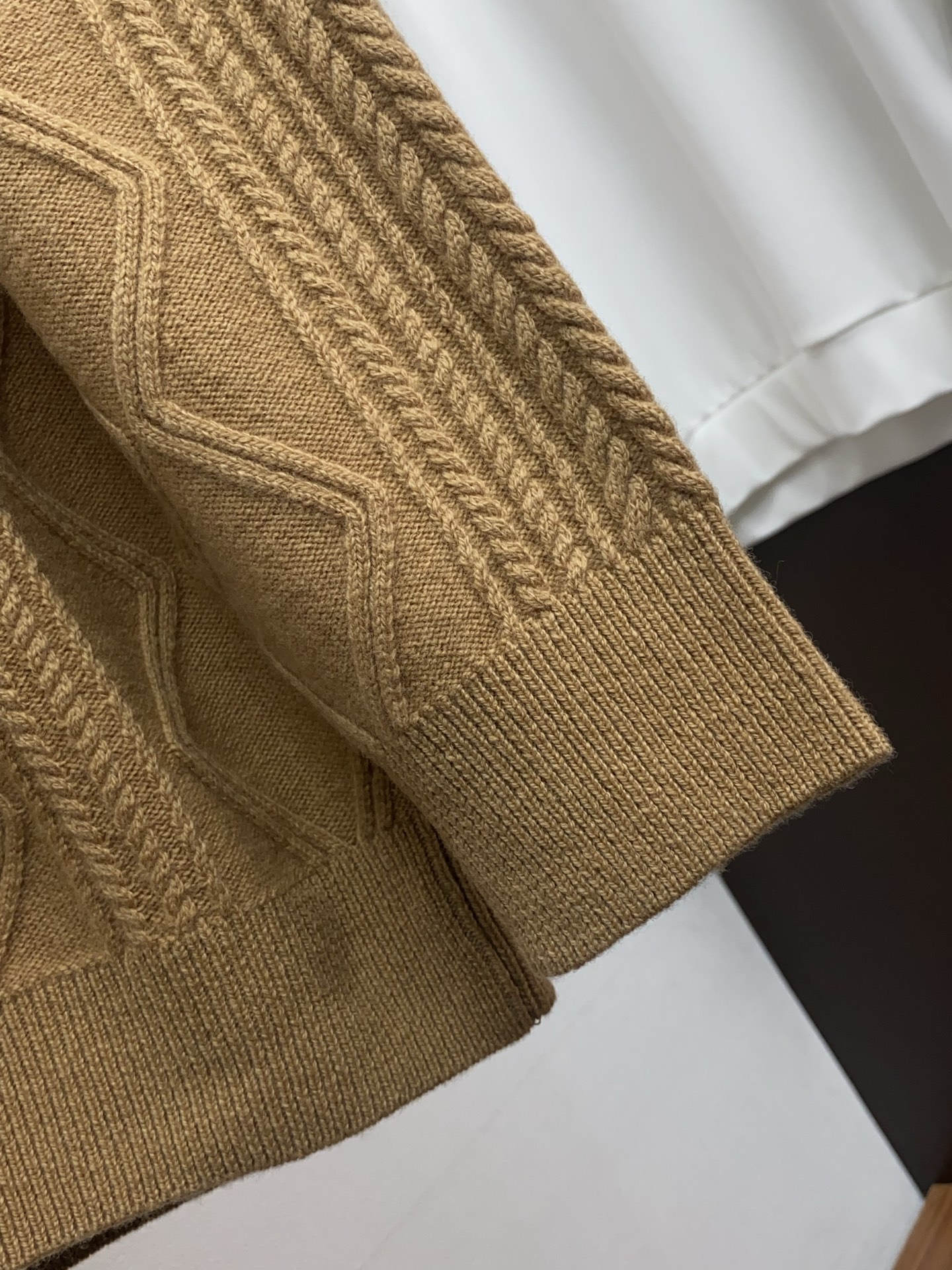 🌾 巴宝莉 2025官网秋冬季最新款圆领毛衣，专柜同步在售爆款！特供羊绒面料.手感舒适.可直接接触皮肤，