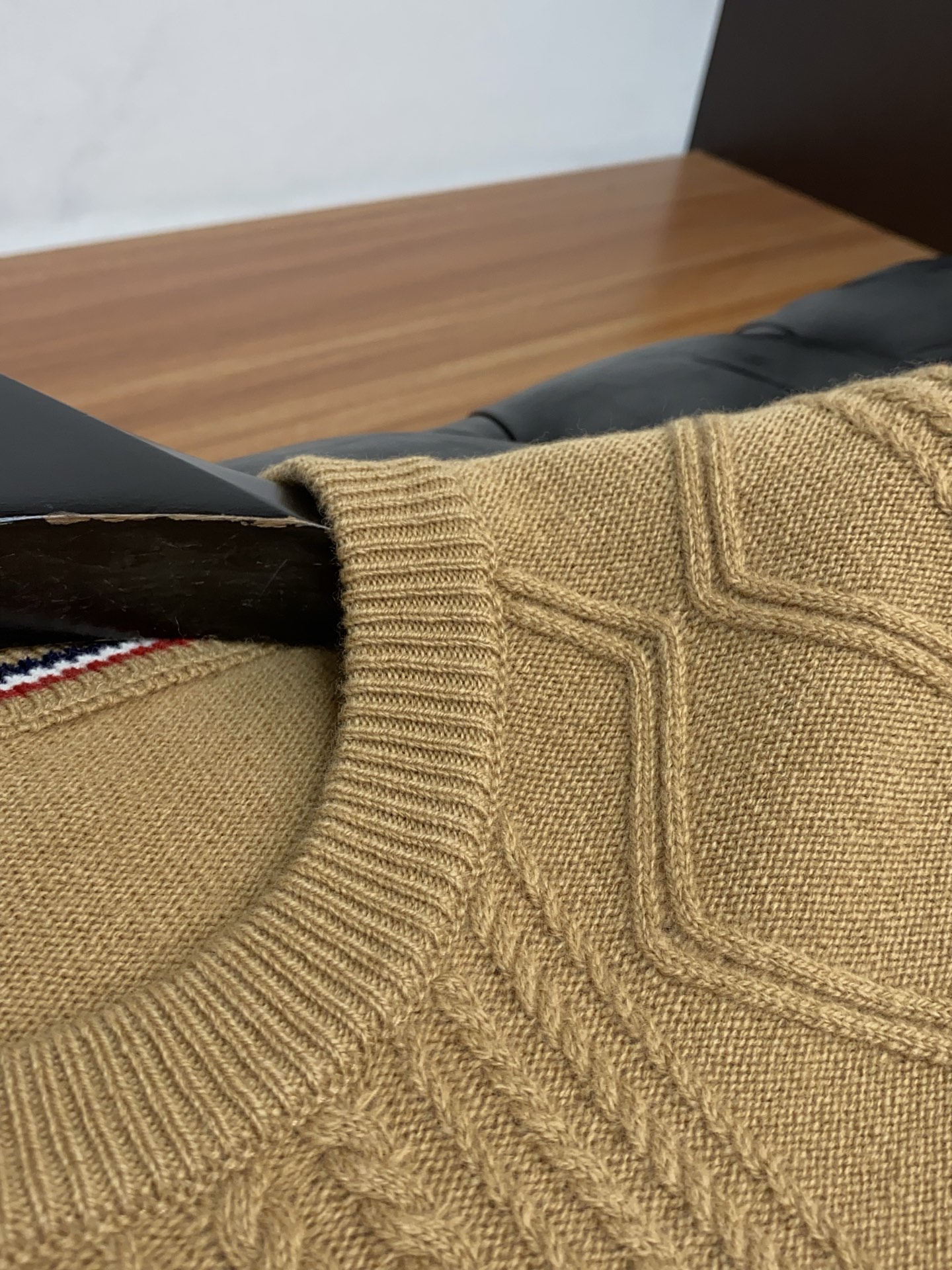 🌾 巴宝莉 2025官网秋冬季最新款圆领毛衣，专柜同步在售爆款！特供羊绒面料.手感舒适.可直接接触皮肤，