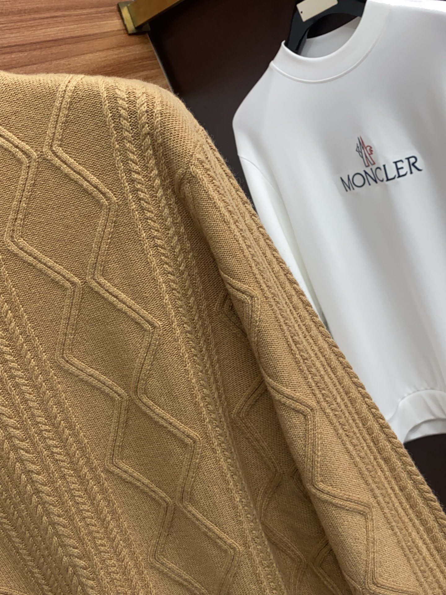 🌾 巴宝莉 2025官网秋冬季最新款圆领毛衣，专柜同步在售爆款！特供羊绒面料.手感舒适.可直接接触皮肤，