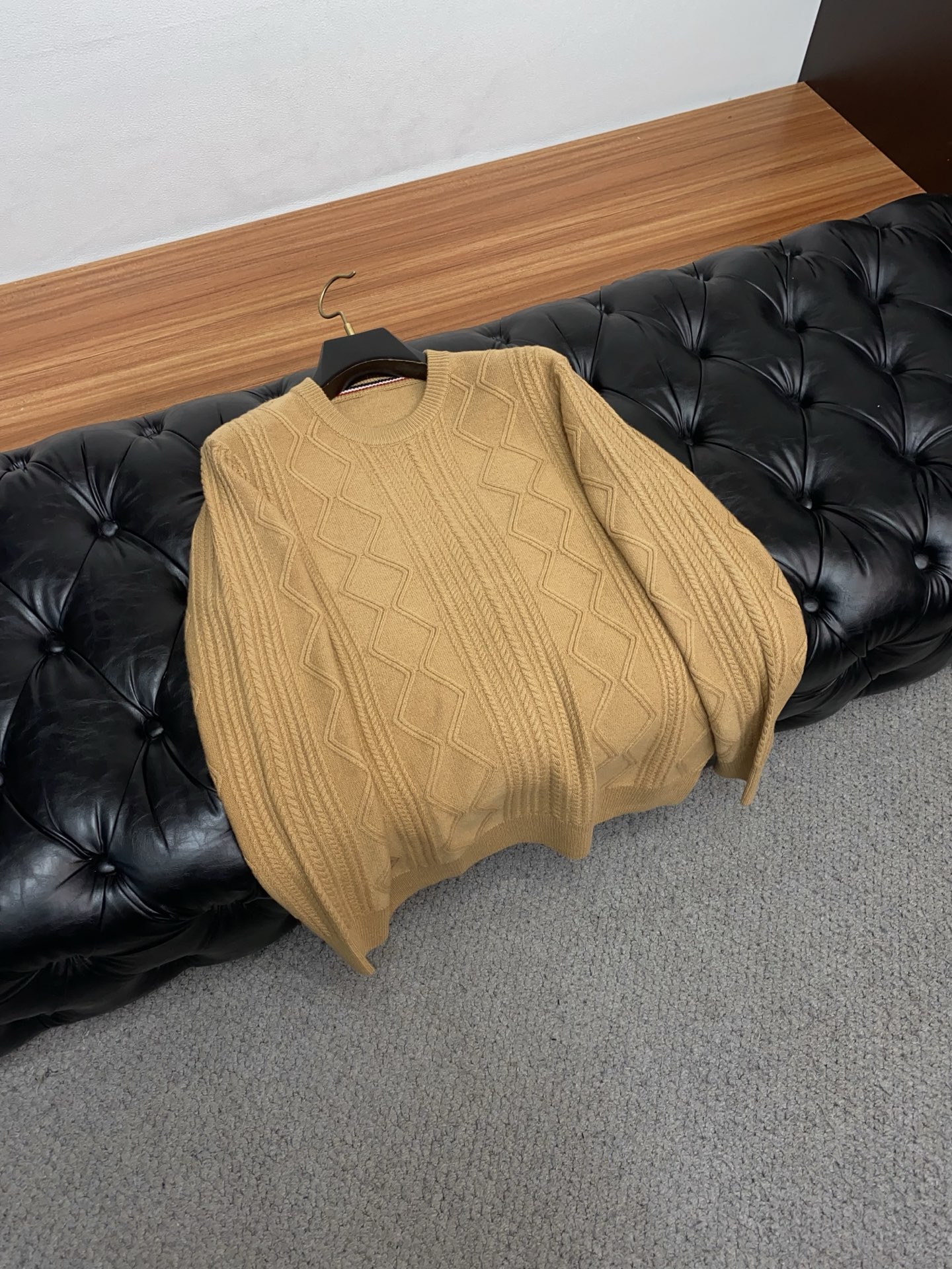 🌾 巴宝莉 2025官网秋冬季最新款圆领毛衣，专柜同步在售爆款！特供羊绒面料.手感舒适.可直接接触皮肤，