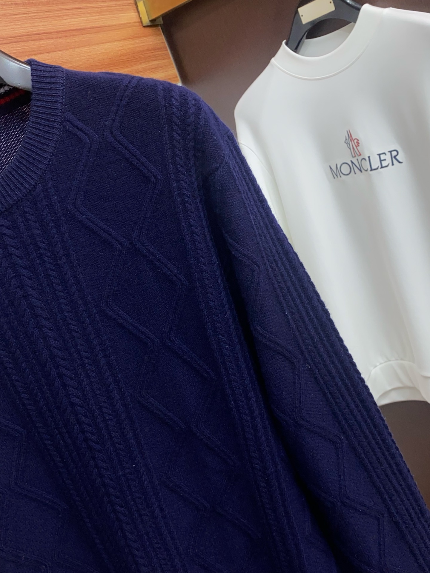 🌾 巴宝莉 2025官网秋冬季最新款圆领毛衣，专柜同步在售爆款！特供羊绒面料.手感舒适.可直接接触皮肤，