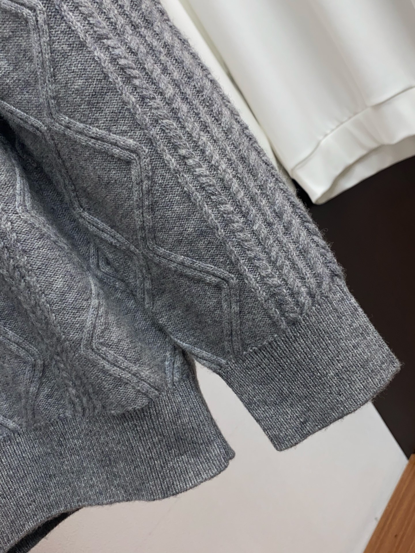 🌾 巴宝莉 2025官网秋冬季最新款圆领毛衣，专柜同步在售爆款！特供羊绒面料.手感舒适.可直接接触皮肤，