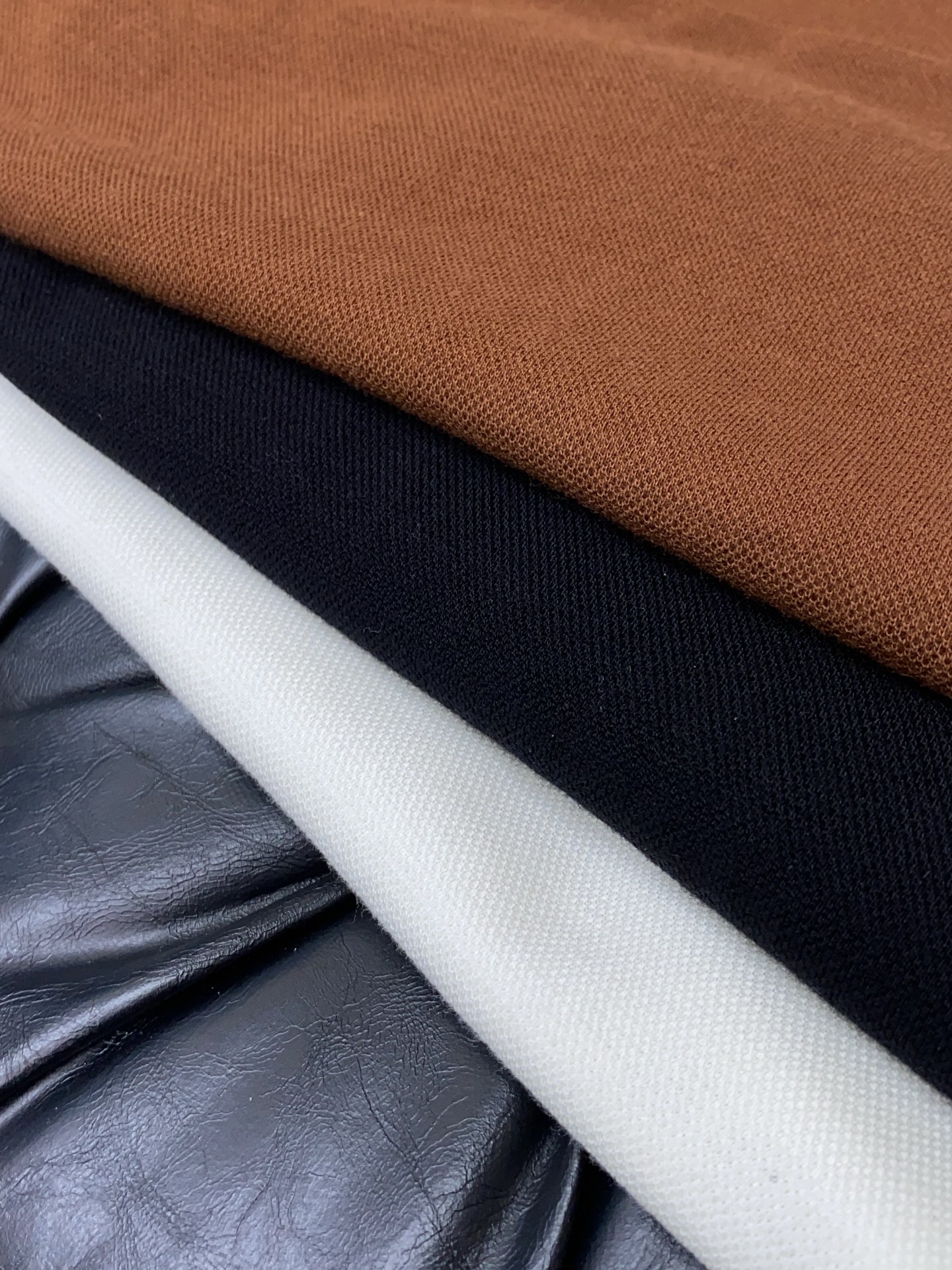 杰尼亚 2025ss新品时尚休闲翻领单穿商务休闲高档精纺纯长袖半拉链Polo衫 舒适保暖！抗起球👍🏼不刺