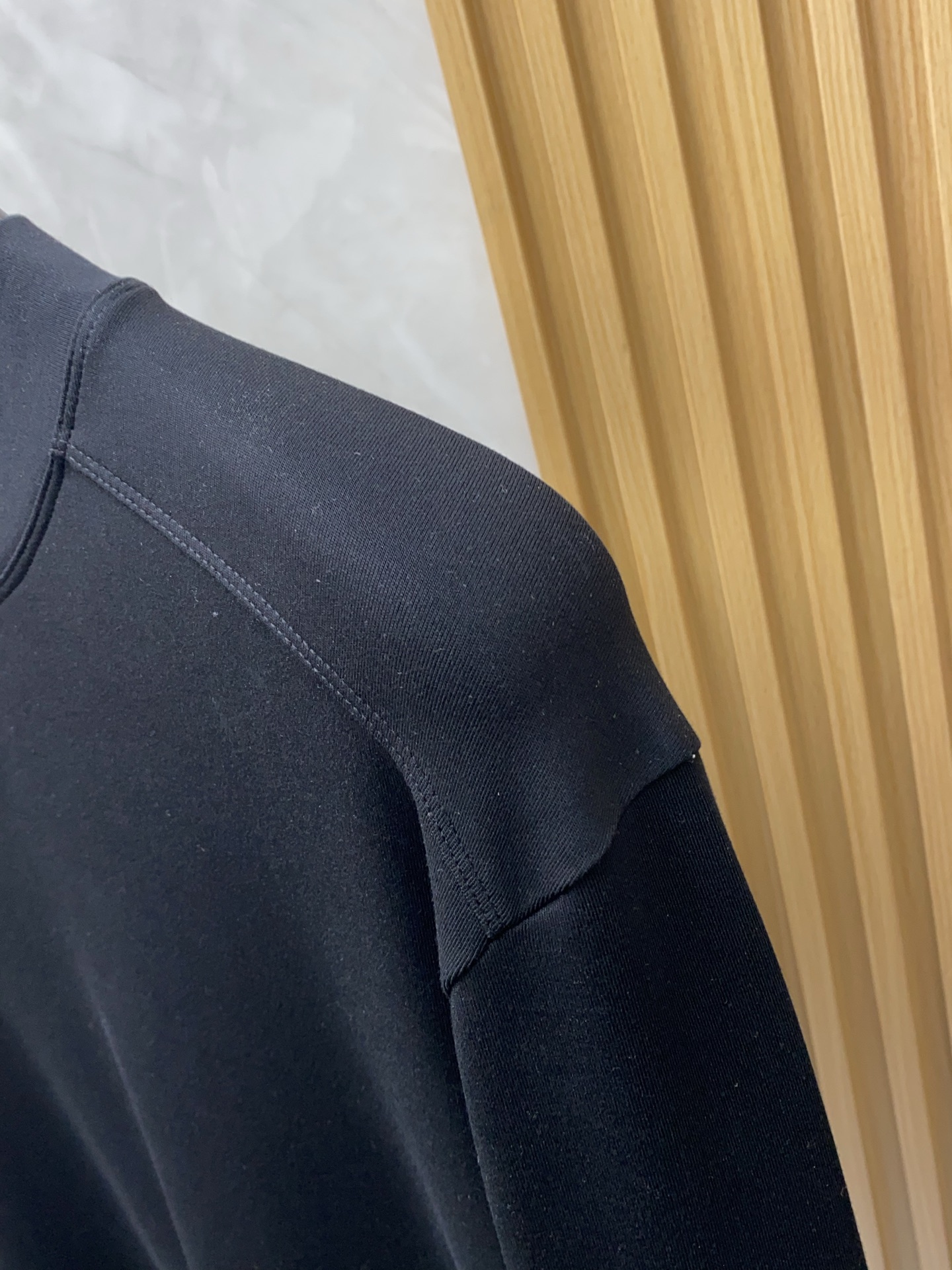 普拉达 2025 秋冬AW新品，时尚休闲打底加厚长袖卫衣专柜同步有售，进口加厚莫戴尔长绒棉拉绒面料，工艺