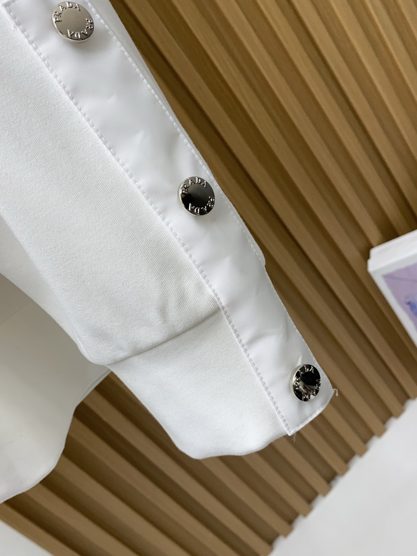 普拉达 2025 秋冬AW新品，时尚休闲打底加厚长袖卫衣专柜同步有售，进口加厚莫戴尔长绒棉拉绒面料，工艺