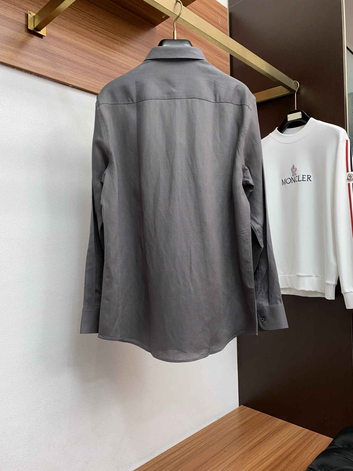 杰尼亚 专柜最新款麻料长袖衬衣，贸易公司渠道稀出，领先官网发售！经典休闲衬衫搭配独特的法式领设计，胸口精