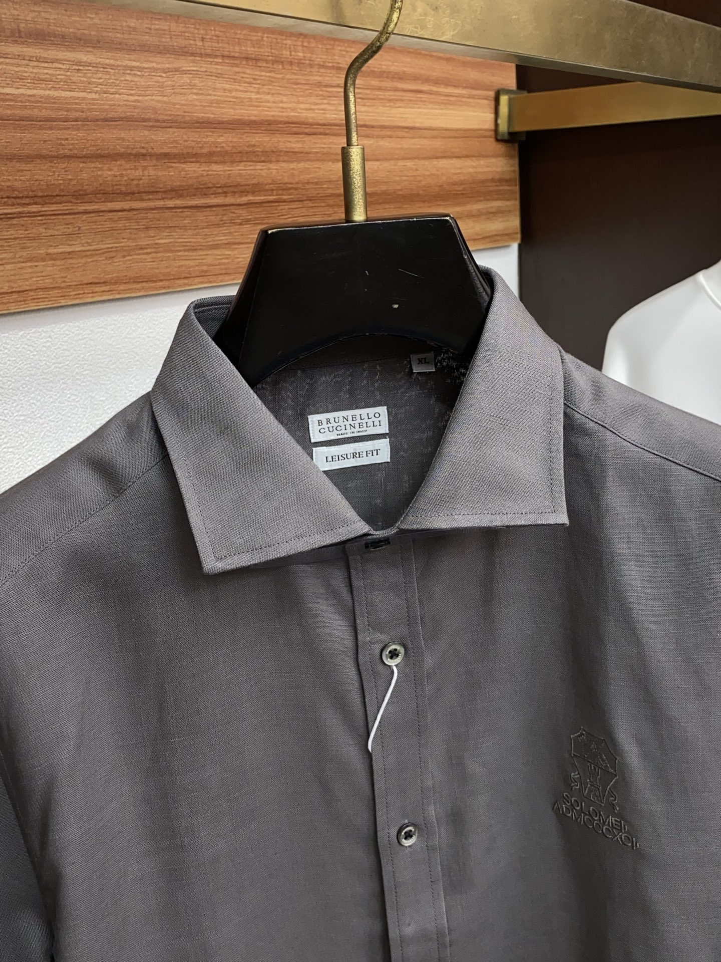 杰尼亚 专柜最新款麻料长袖衬衣，贸易公司渠道稀出，领先官网发售！经典休闲衬衫搭配独特的法式领设计，胸口精