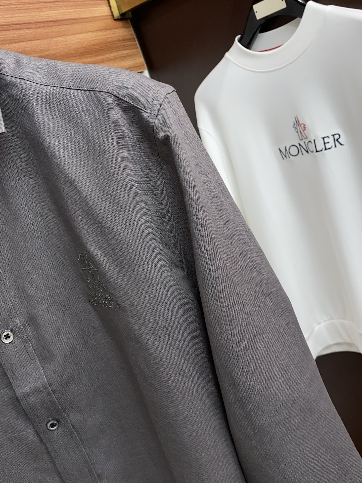 杰尼亚 专柜最新款麻料长袖衬衣，贸易公司渠道稀出，领先官网发售！经典休闲衬衫搭配独特的法式领设计，胸口精