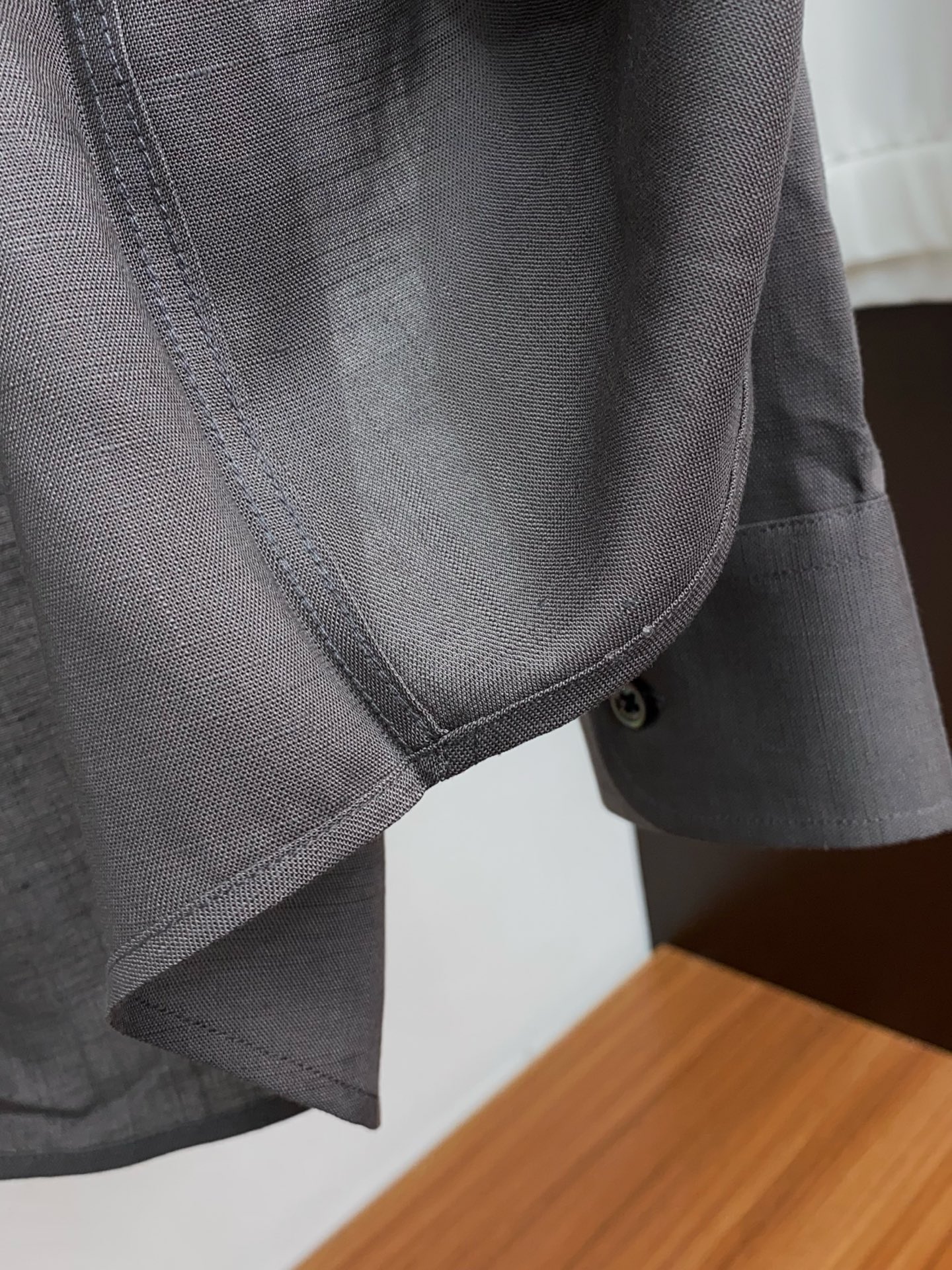 杰尼亚 专柜最新款麻料长袖衬衣，贸易公司渠道稀出，领先官网发售！经典休闲衬衫搭配独特的法式领设计，胸口精