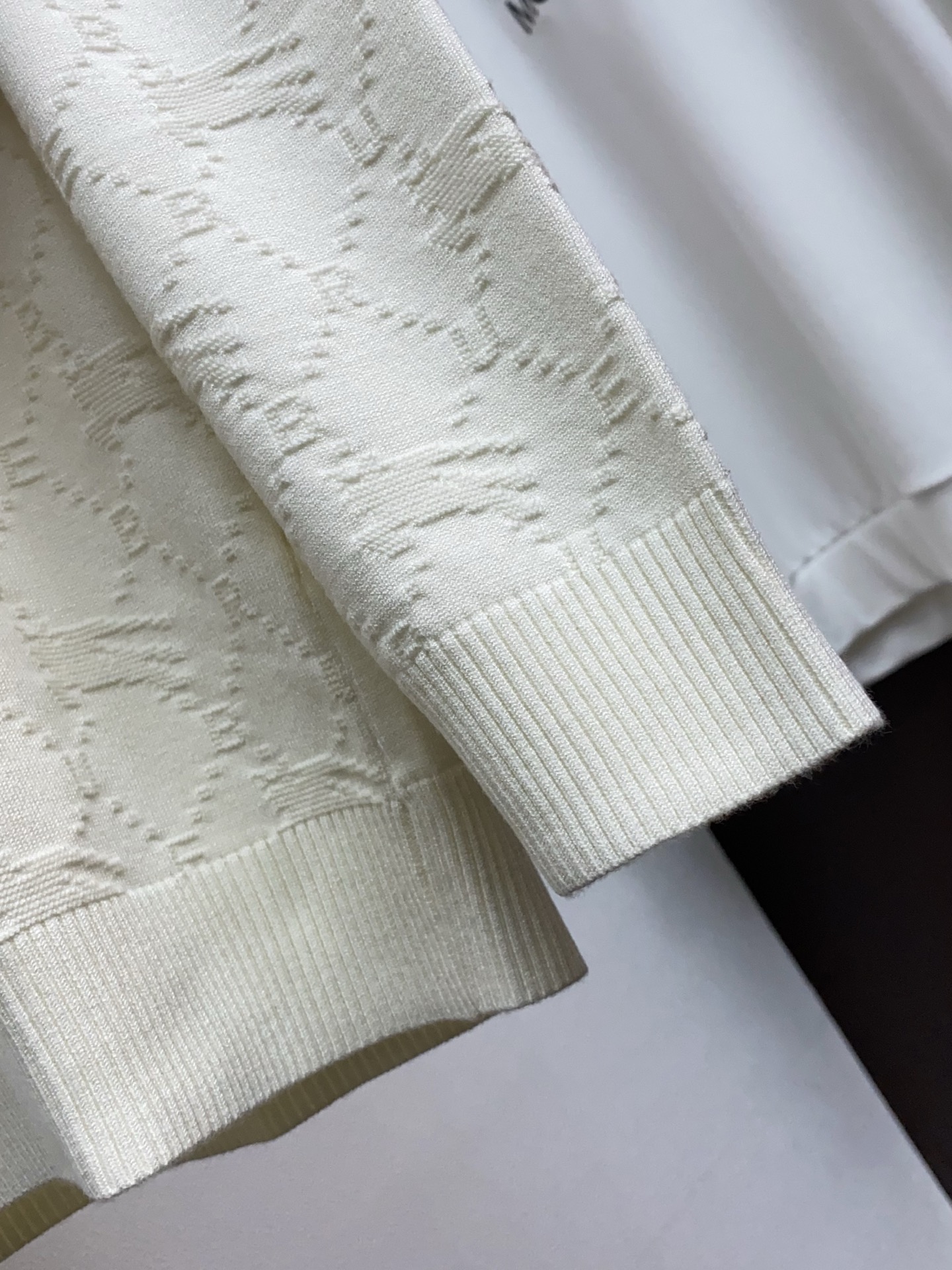 巴宝莉 2025FW男士秋冬羊毛混纺毛衣 打底外穿毛衣 针织衫休闲日常穿搭单品！上身修饰身形、定制面料将