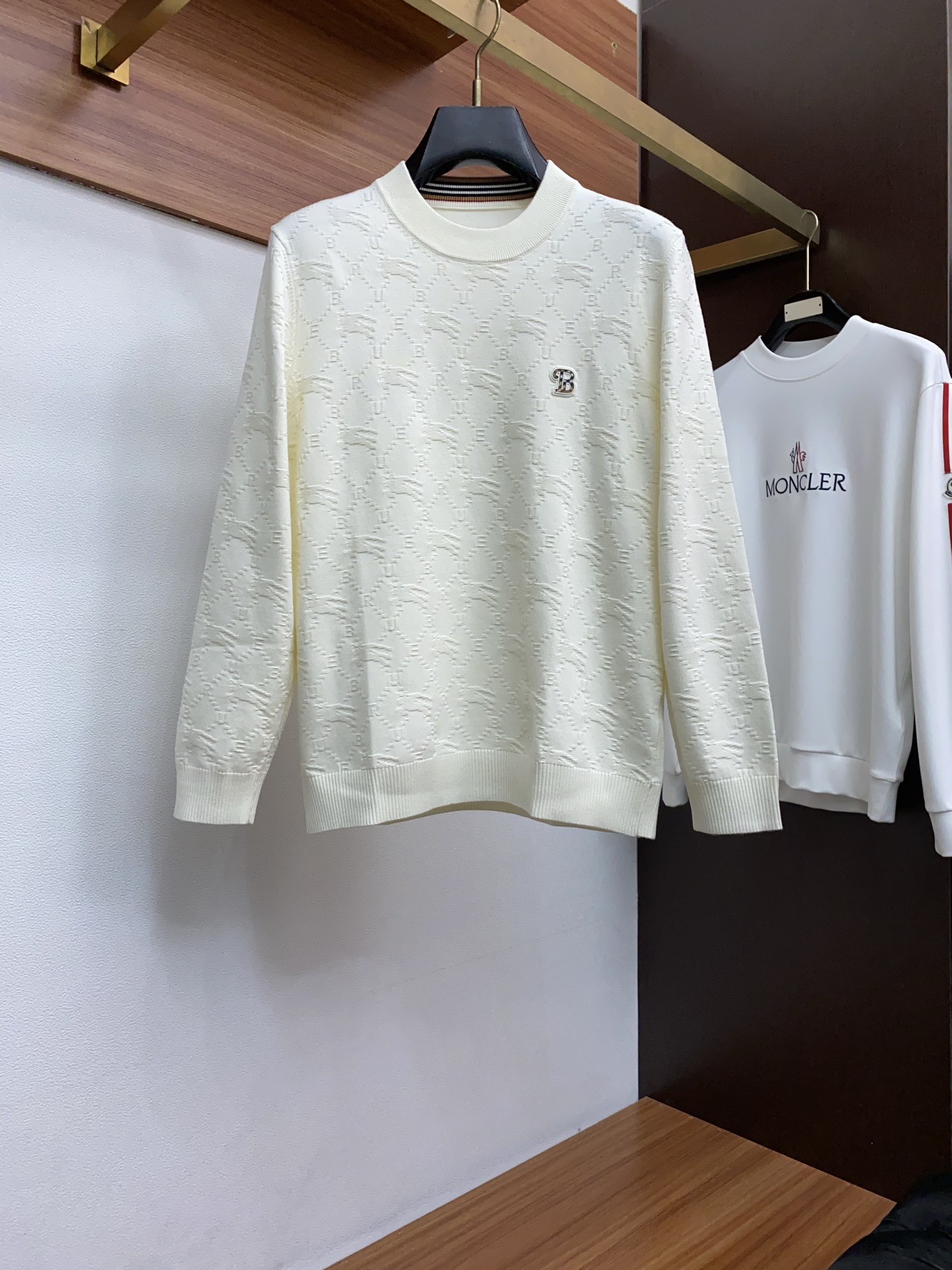 巴宝莉 2025FW男士秋冬羊毛混纺毛衣 打底外穿毛衣 针织衫休闲日常穿搭单品！上身修饰身形、定制面料将