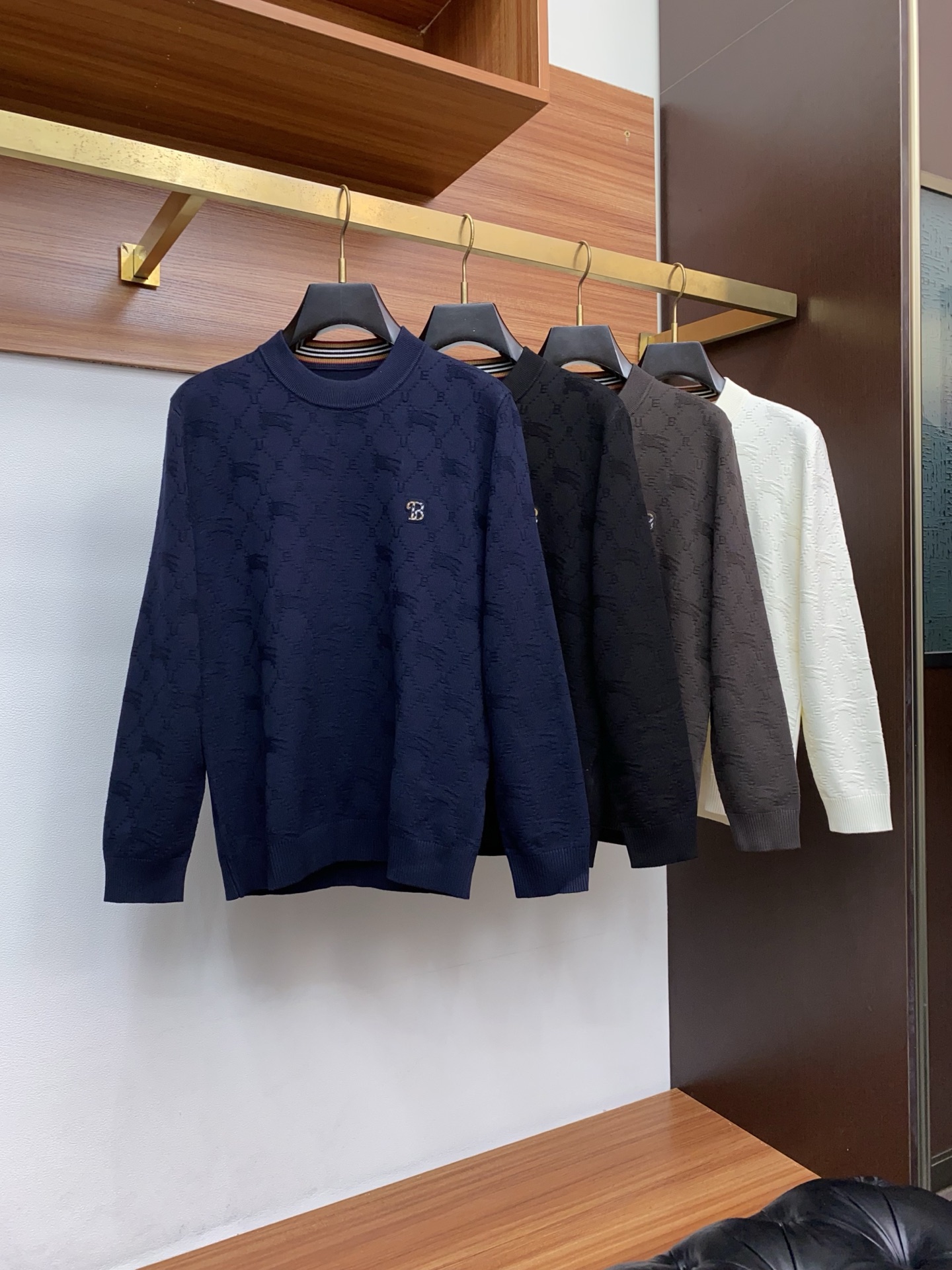 巴宝莉 2025FW男士秋冬羊毛混纺毛衣 打底外穿毛衣 针织衫休闲日常穿搭单品！上身修饰身形、定制面料将