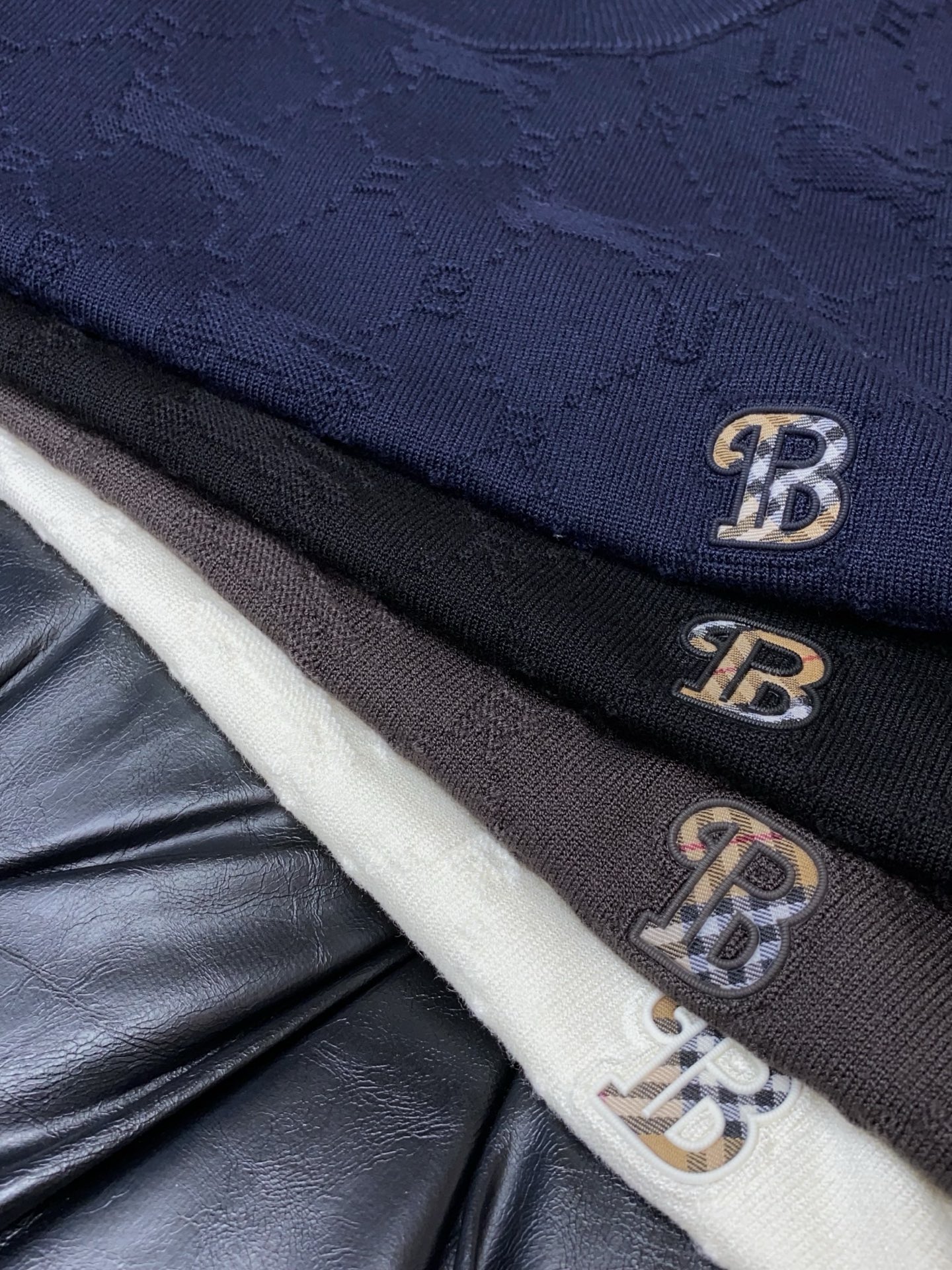 巴宝莉 2025FW男士秋冬羊毛混纺毛衣 打底外穿毛衣 针织衫休闲日常穿搭单品！上身修饰身形、定制面料将