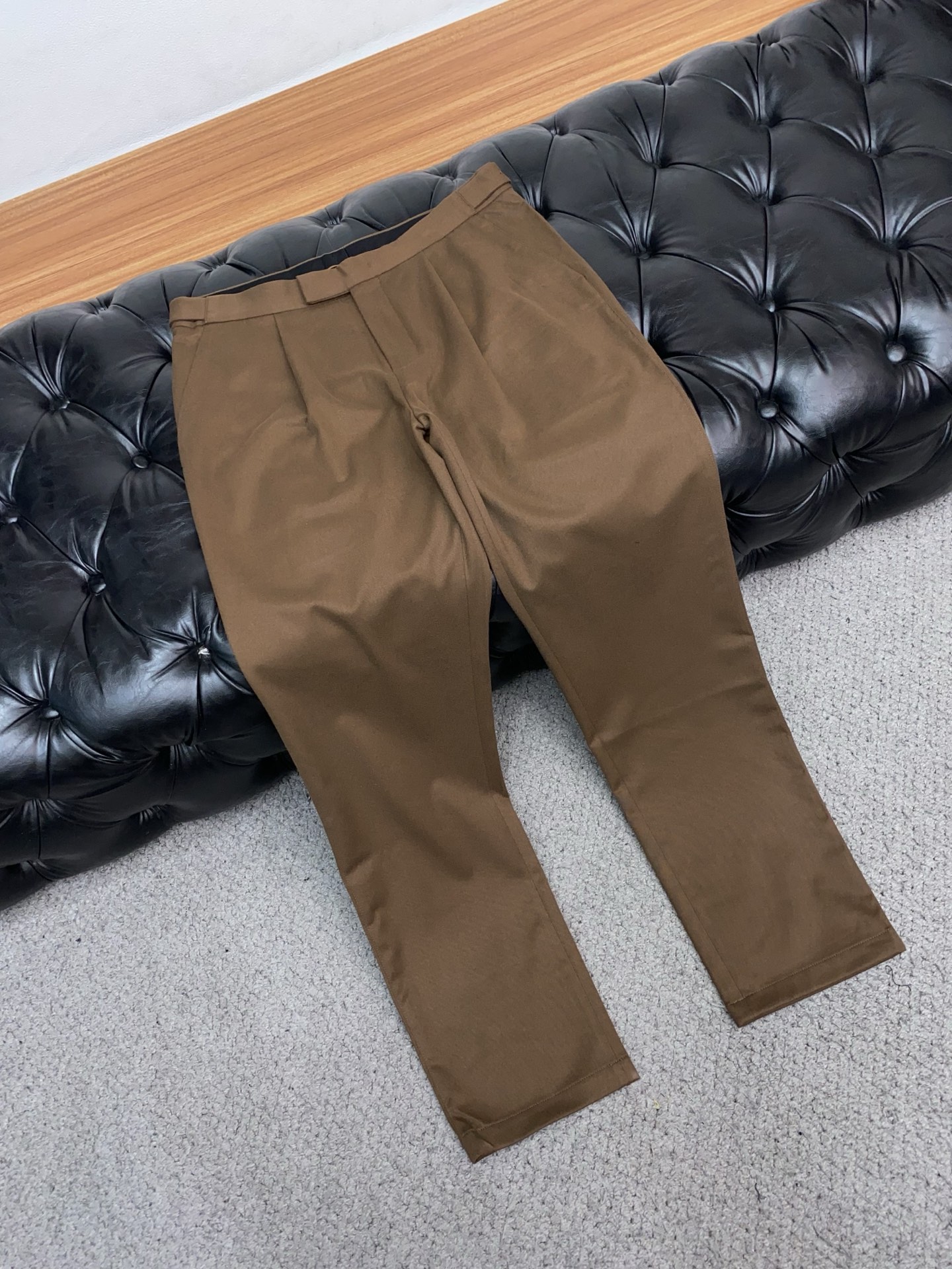 杰尼亚 2025 秋冬定制 西装裤 干净利落剪裁，都市风十足 采用精纺面料手感软糯干爽，上身效果挺括有型