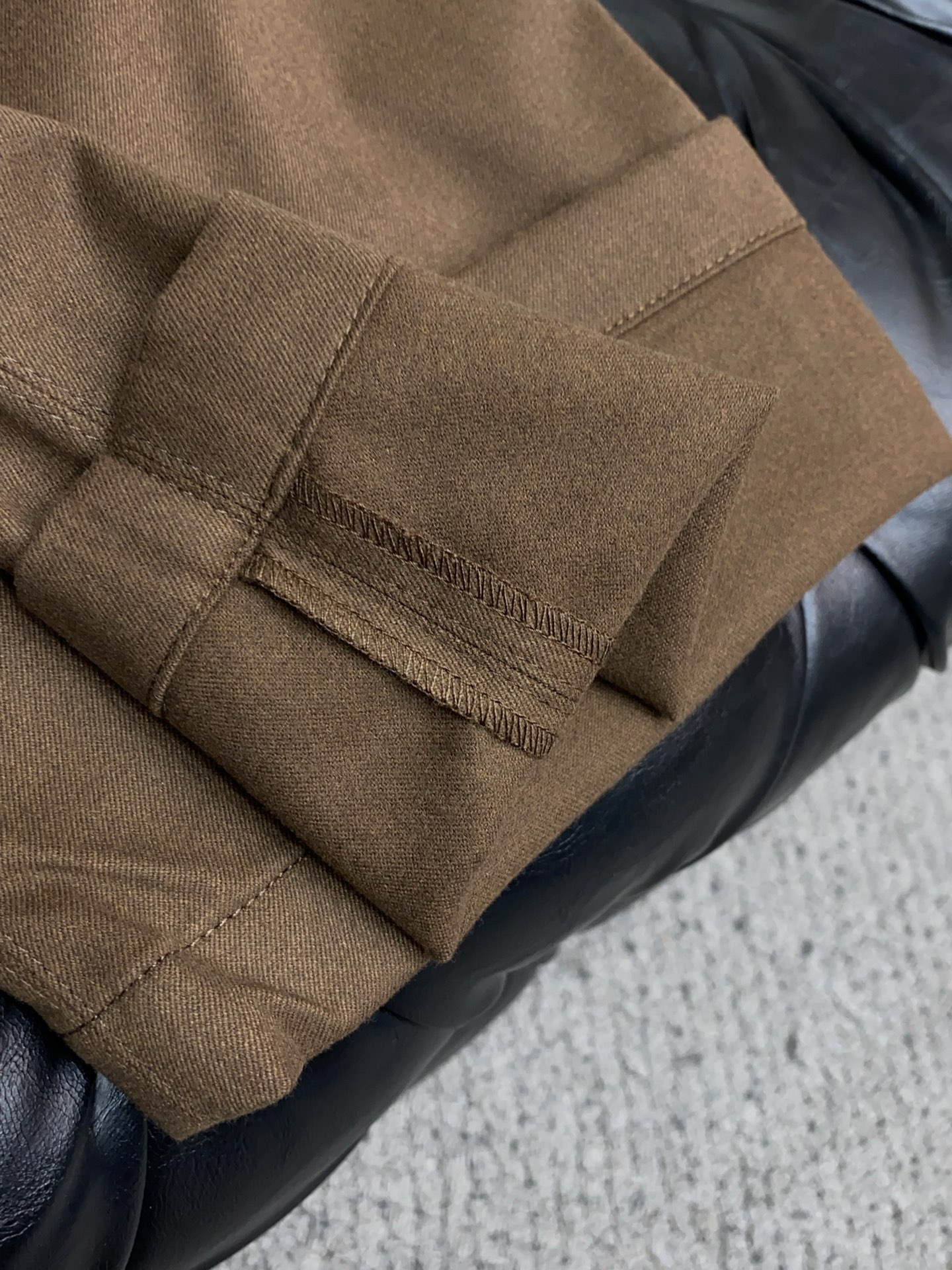 杰尼亚 2025 秋冬定制 西装裤 干净利落剪裁，都市风十足 采用精纺面料手感软糯干爽，上身效果挺括有型