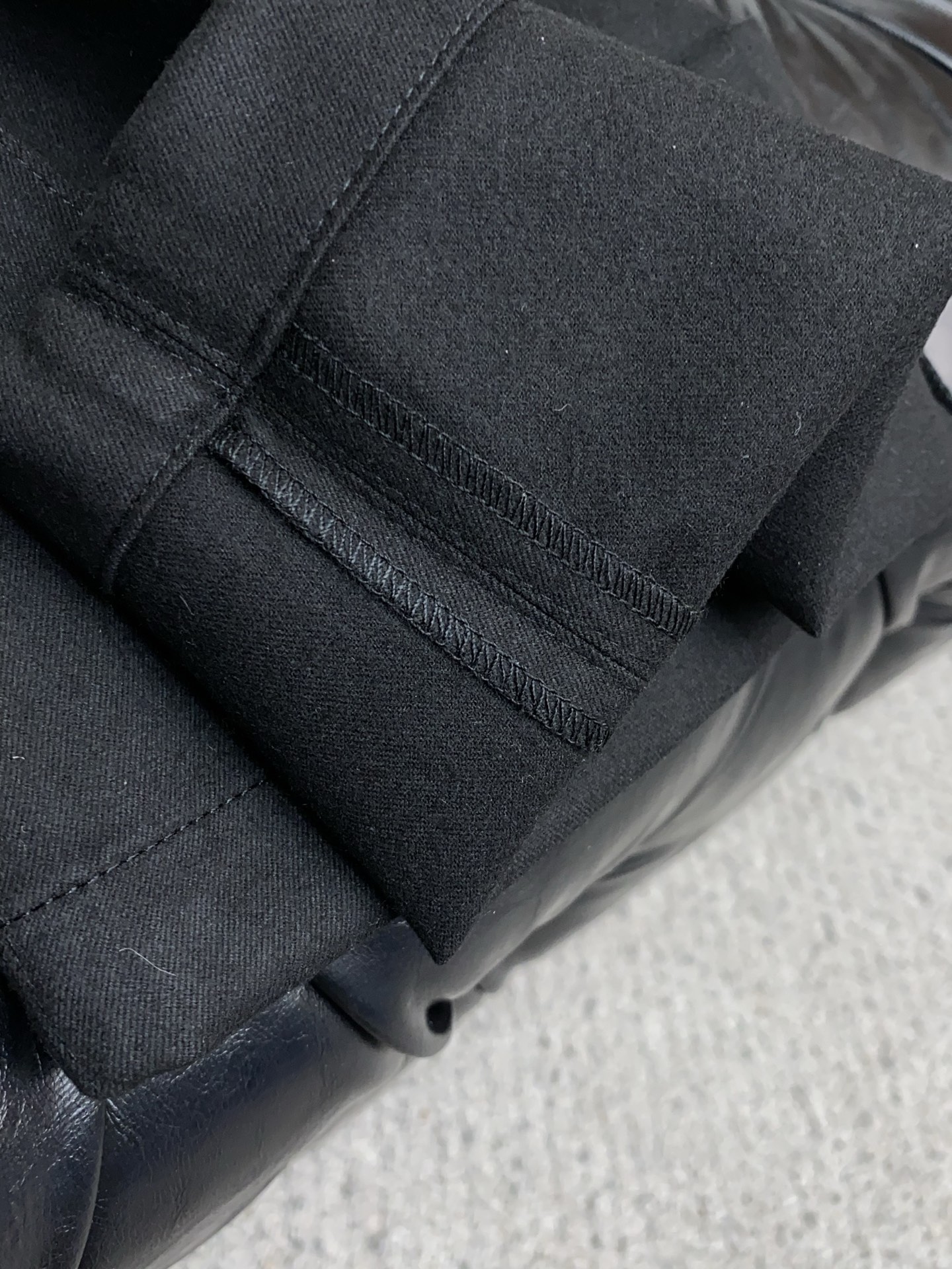 杰尼亚 2025 秋冬定制 西装裤 干净利落剪裁，都市风十足 采用精纺面料手感软糯干爽，上身效果挺括有型