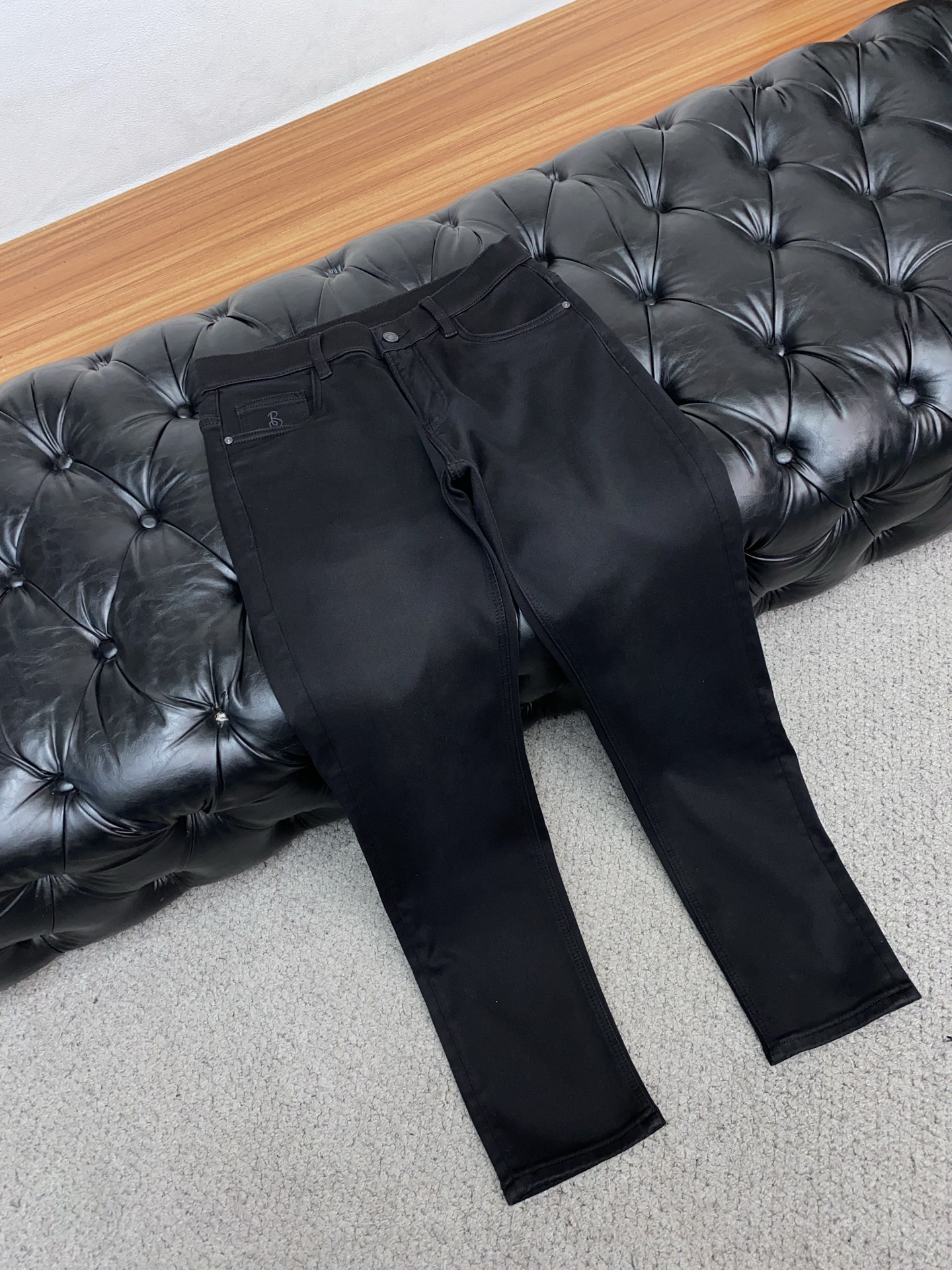 巴宝莉 2025SS秋冬 新品原单男士小直筒牛仔裤纯血统品 拉绒面料 每季必出的类型，松紧腰围上身极为舒