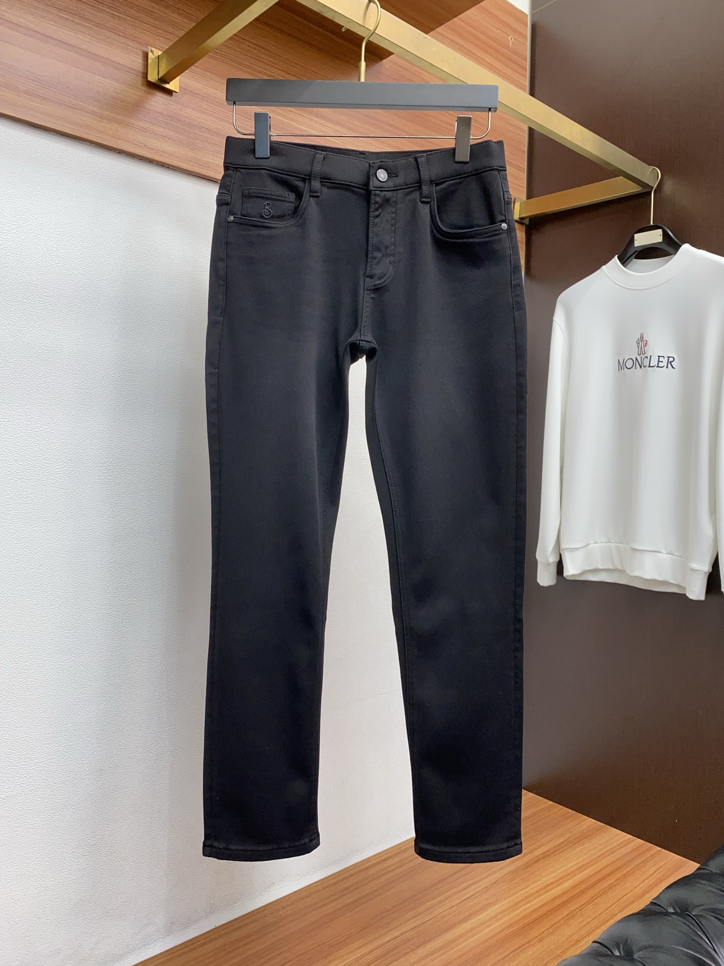 巴宝莉 2025SS秋冬 新品原单男士小直筒牛仔裤纯血统品 拉绒面料 每季必出的类型，松紧腰围上身极为舒