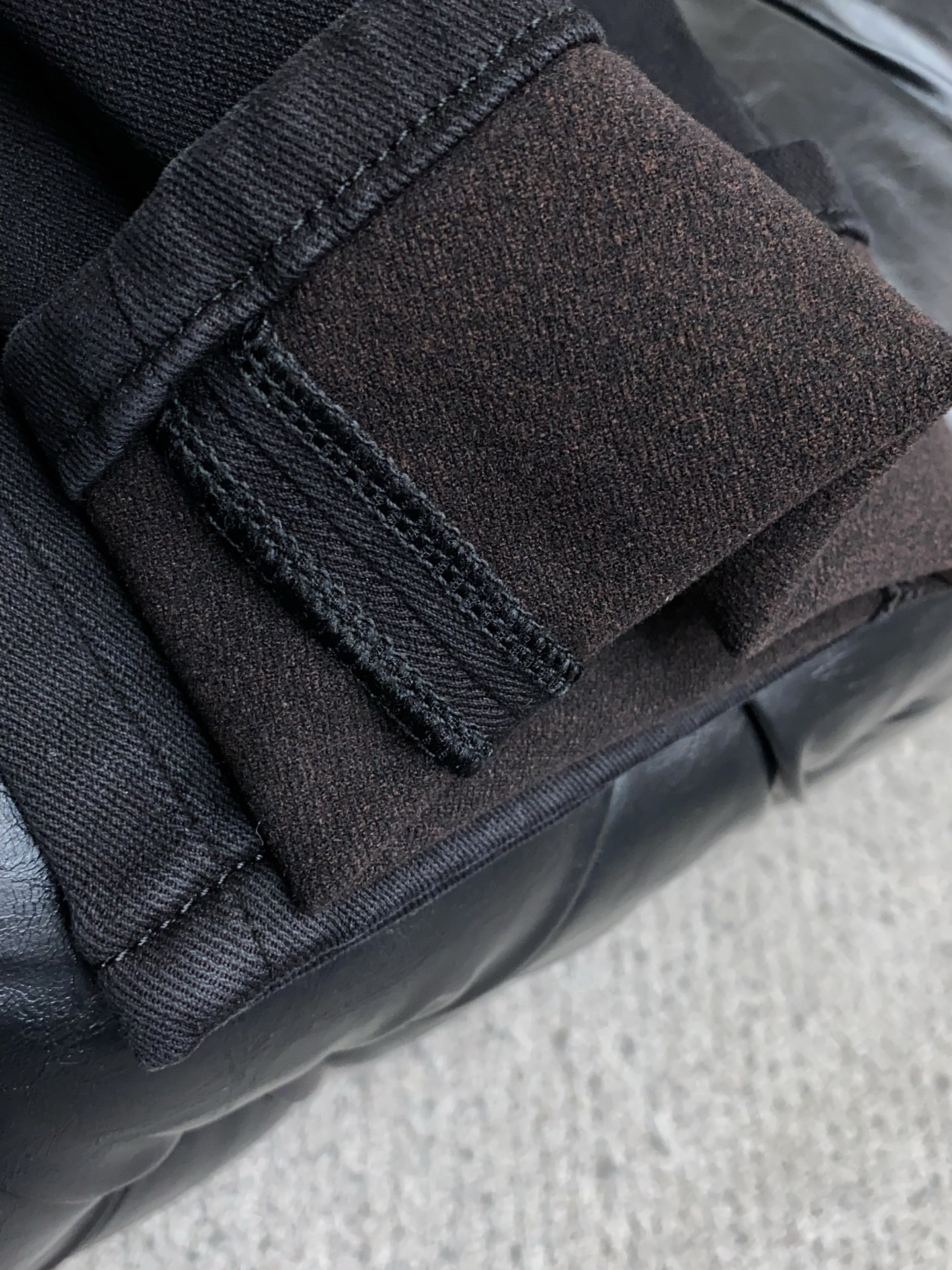 巴宝莉 2025SS秋冬 新品原单男士小直筒牛仔裤纯血统品 拉绒面料 每季必出的类型，松紧腰围上身极为舒