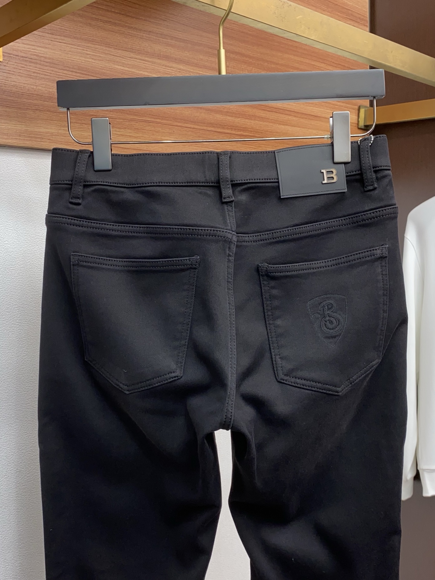 巴宝莉 2025SS秋冬 新品原单男士小直筒牛仔裤纯血统品 拉绒面料 每季必出的类型，松紧腰围上身极为舒