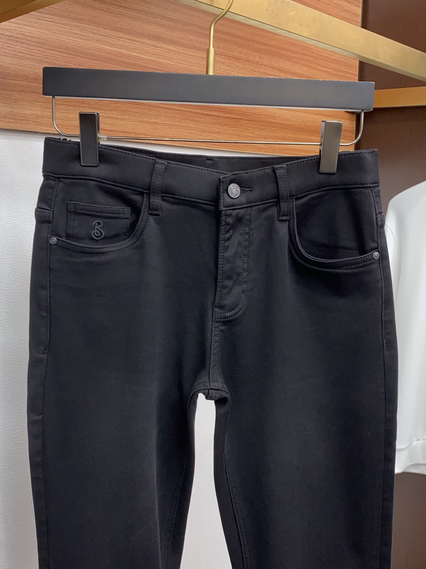 巴宝莉 2025SS秋冬 新品原单男士小直筒牛仔裤纯血统品 拉绒面料 每季必出的类型，松紧腰围上身极为舒