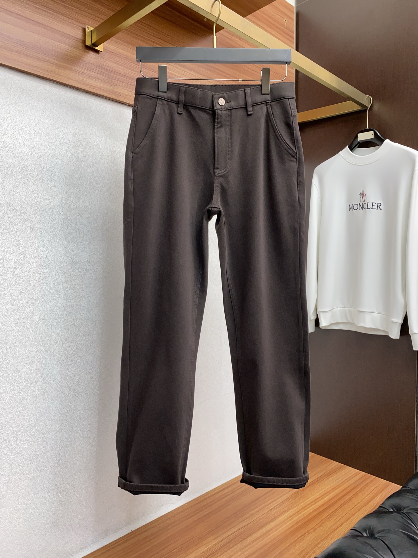 普拉达 2025SS秋冬 新品原单男士小直筒牛仔裤纯血统品 拉绒面料 每季必出的类型，松紧腰围上身极为舒