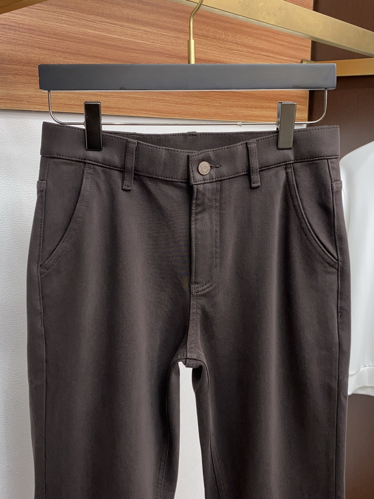 普拉达 2025SS秋冬 新品原单男士小直筒牛仔裤纯血统品 拉绒面料 每季必出的类型，松紧腰围上身极为舒