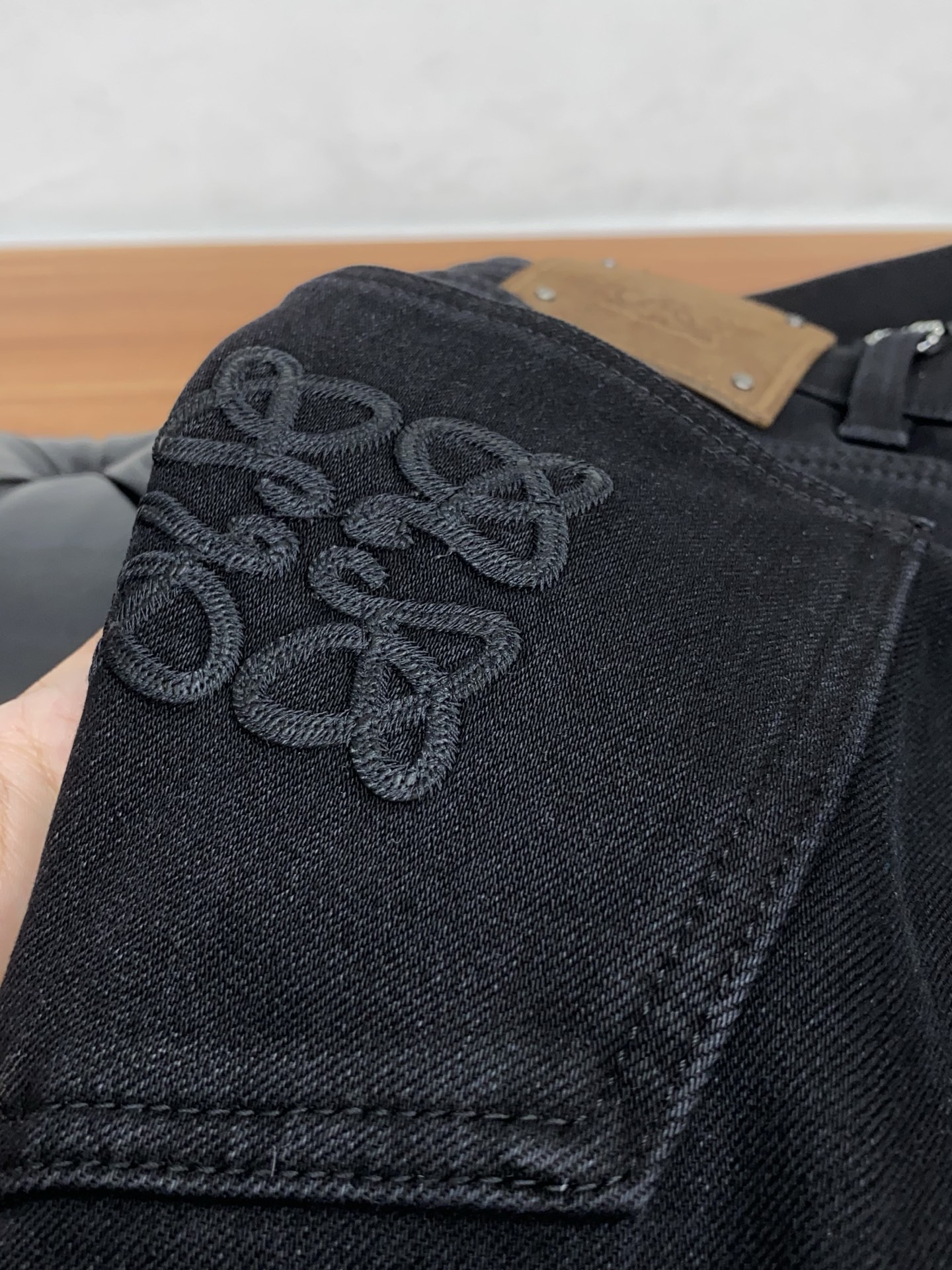 罗意威 2025SS秋冬 新品原单男士小直筒牛仔裤纯血统品 拉绒面料 每季必出的类型，松紧腰围上身极为舒