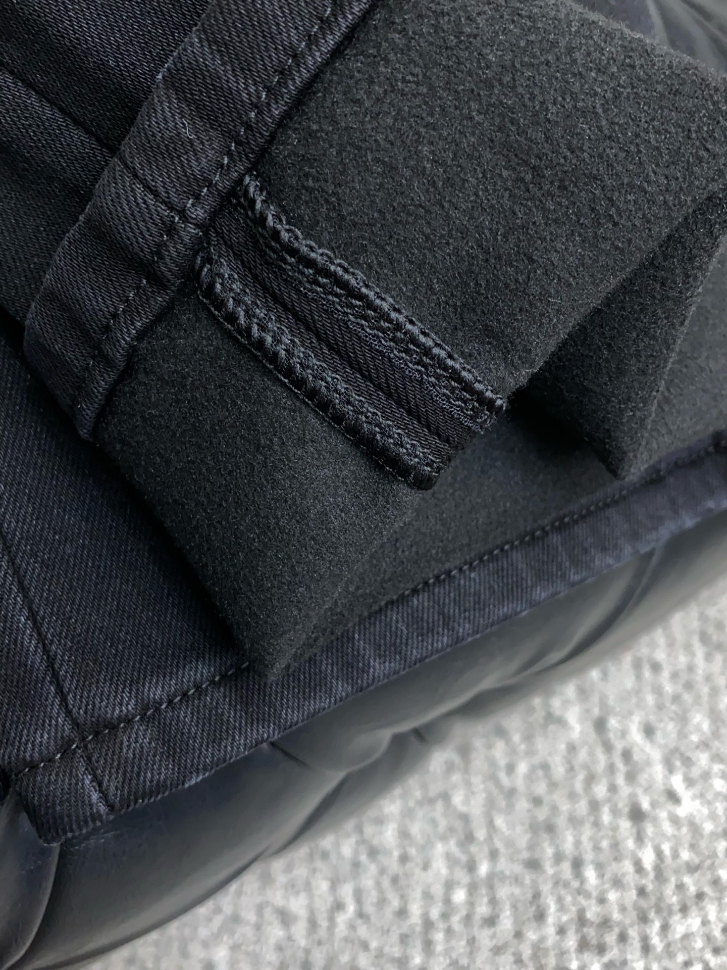 罗意威 2025SS秋冬 新品原单男士小直筒牛仔裤纯血统品 拉绒面料 每季必出的类型，松紧腰围上身极为舒