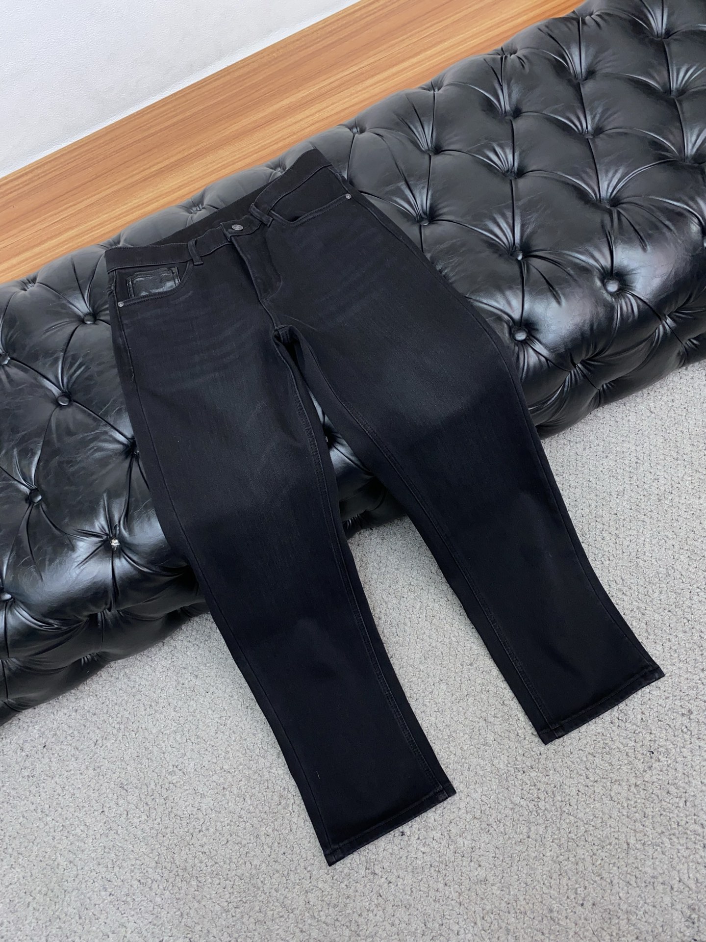 罗意威 2025SS秋冬 新品原单男士小直筒牛仔裤纯血统品 拉绒面料 每季必出的类型，松紧腰围上身极为舒