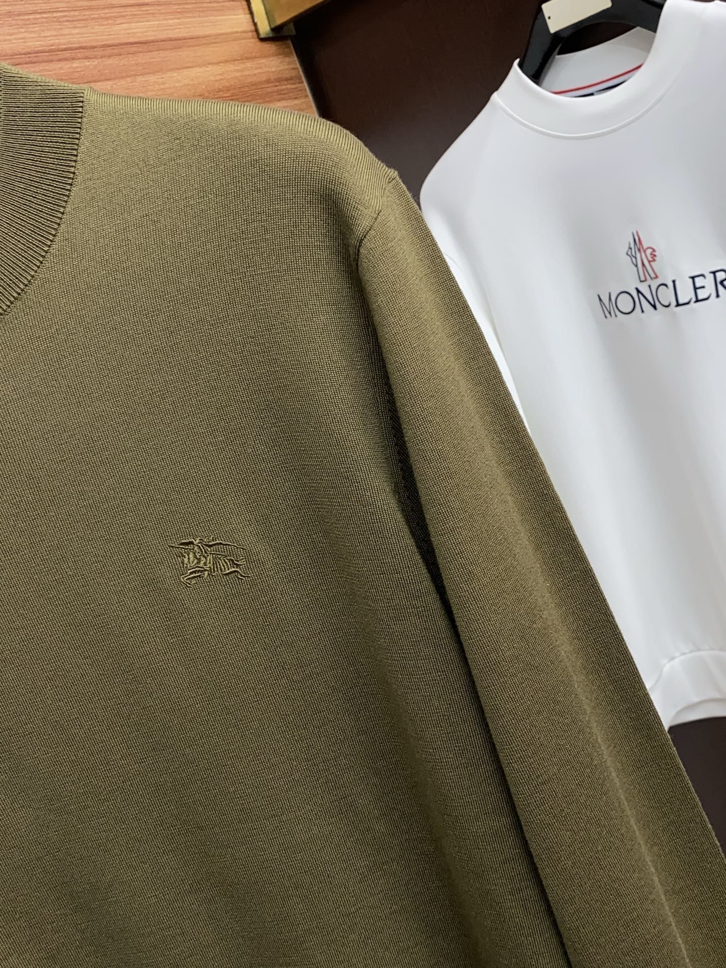 巴宝莉25秋冬高品质 百分百绵羊毛圆领毛衣精品棉羊毛毛衣 男款高端定制臻品系列 隶属品牌高端主线 专利顶