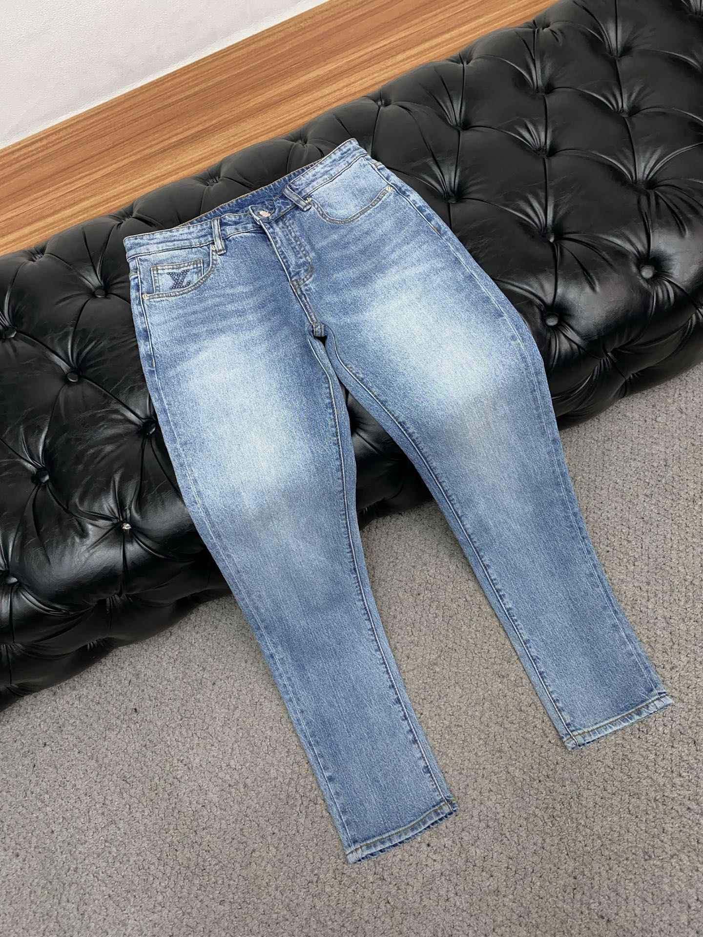 1v 路易威登 2026ss春夏新款修身小直筒牛仔裤 完美洗水工艺 定制顶级五金logo 独家定制微弹面