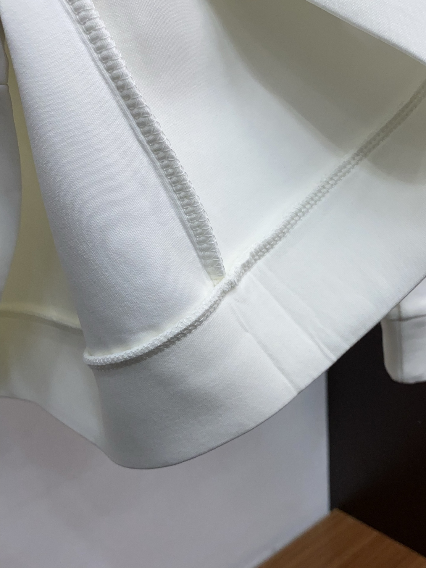 芬迪 男士高端简约圆领加厚空气棉长袖卫衣 ，香港洋行渠道货，纯正血统品质，25年秋冬 新款，经典王牌系列