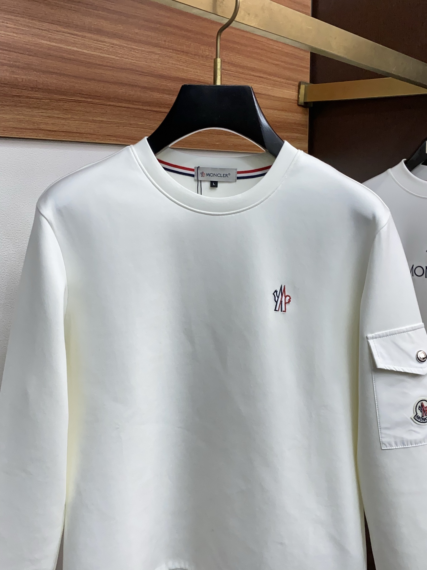 蒙口 男士高端简约圆领加厚空气棉长袖卫衣 ，香港洋行渠道货，纯正血统品质，25年秋冬 新款，经典王牌系列