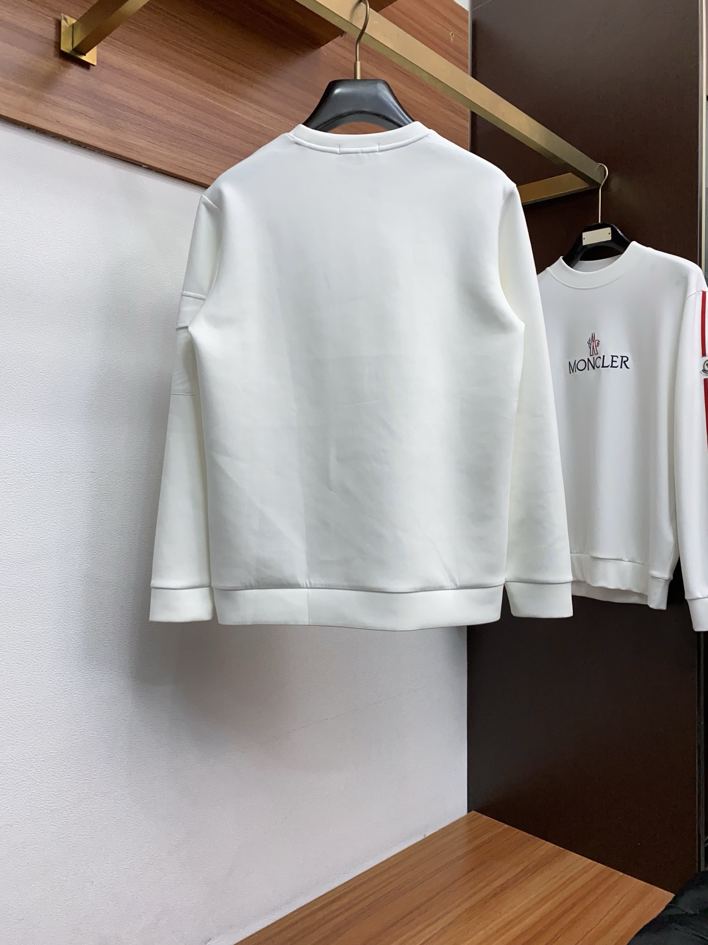 蒙口 男士高端简约圆领加厚空气棉长袖卫衣 ，香港洋行渠道货，纯正血统品质，25年秋冬 新款，经典王牌系列