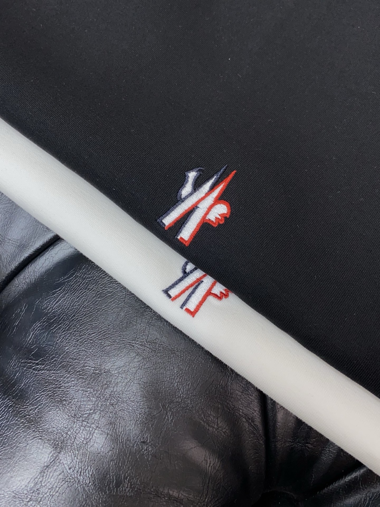 蒙口 男士高端简约圆领加厚空气棉长袖卫衣 ，香港洋行渠道货，纯正血统品质，25年秋冬 新款，经典王牌系列