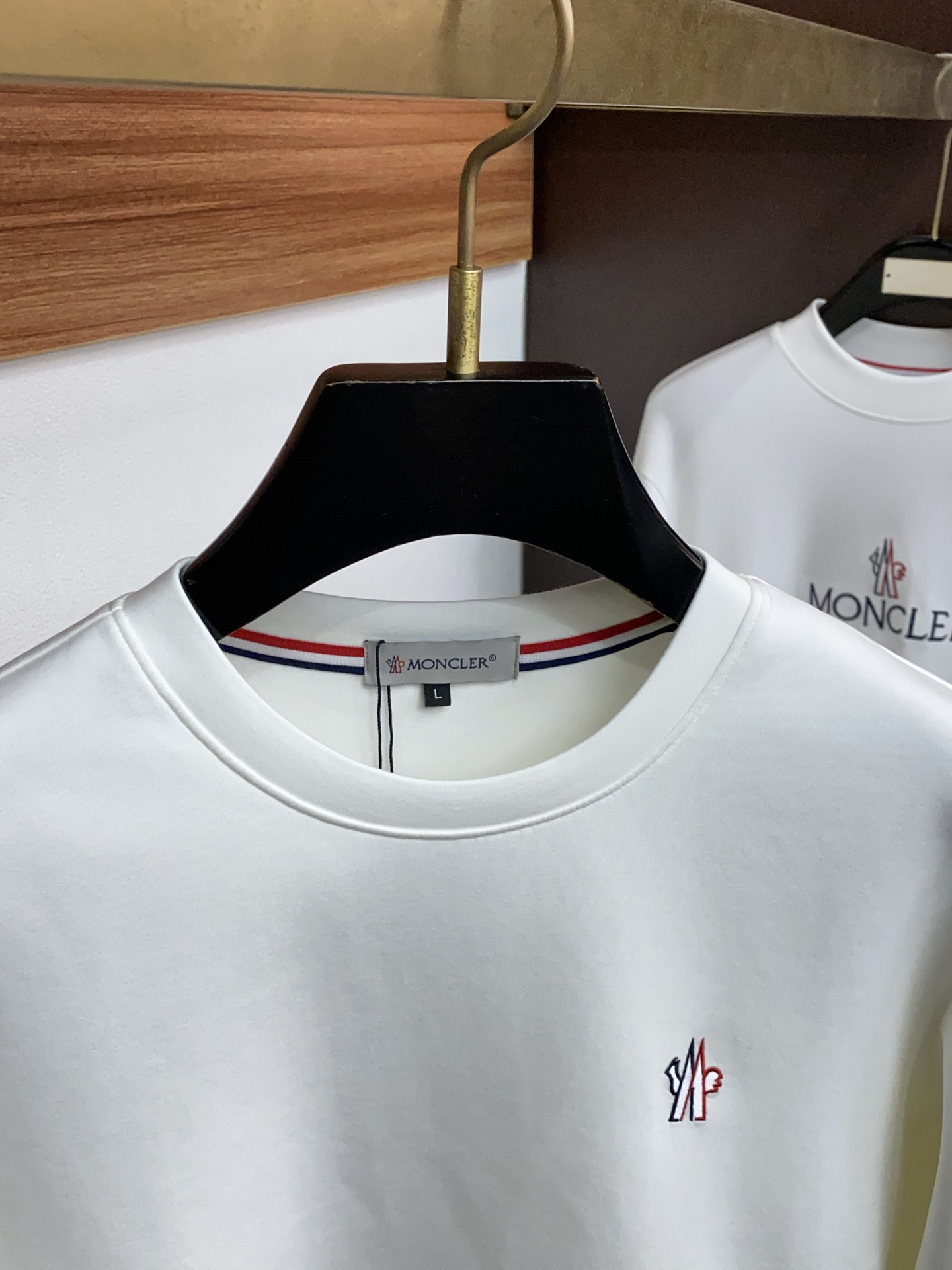 蒙口 男士高端简约圆领加厚空气棉长袖卫衣 ，香港洋行渠道货，纯正血统品质，25年秋冬 新款，经典王牌系列