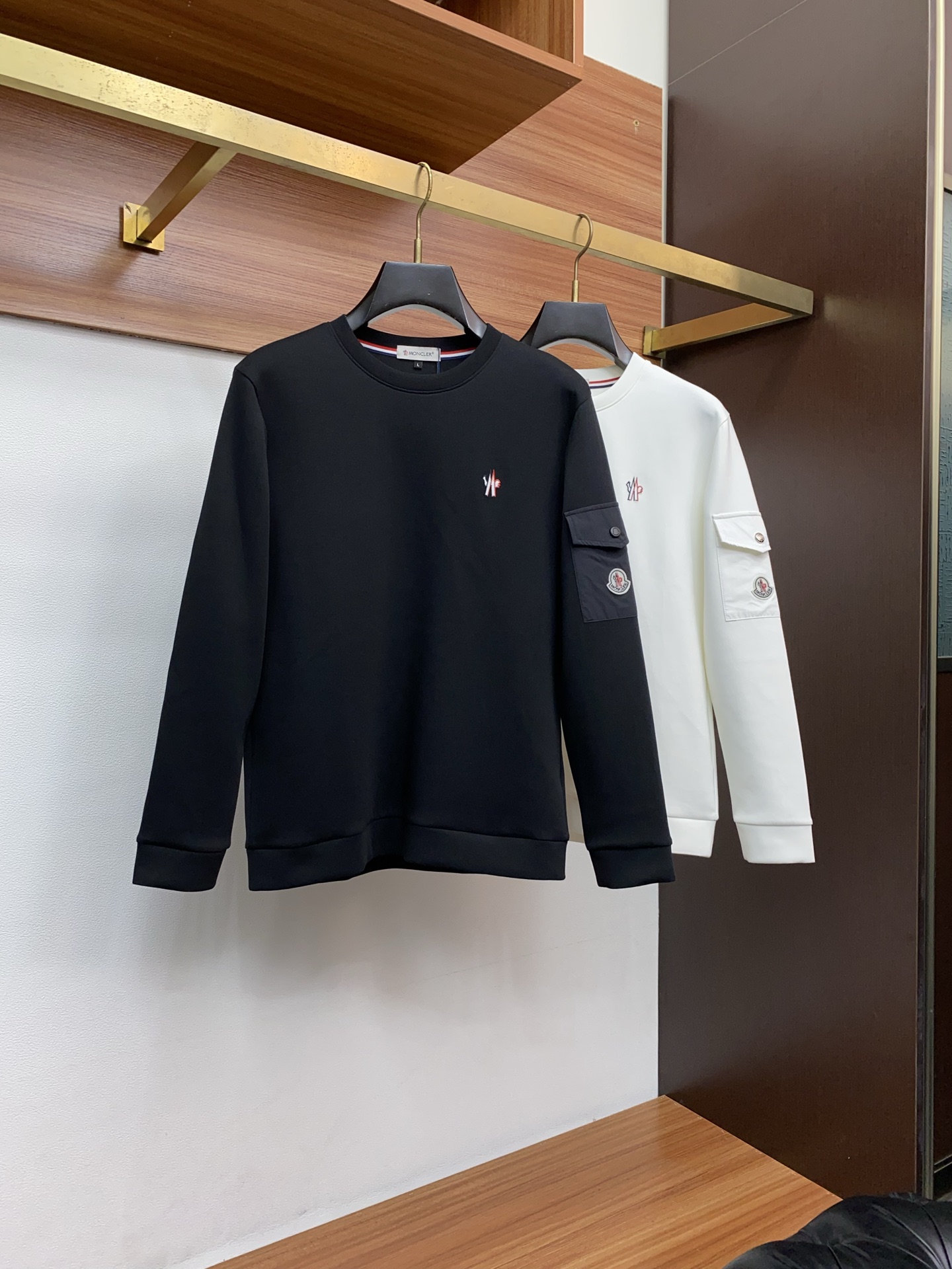 蒙口 男士高端简约圆领加厚空气棉长袖卫衣 ，香港洋行渠道货，纯正血统品质，25年秋冬 新款，经典王牌系列