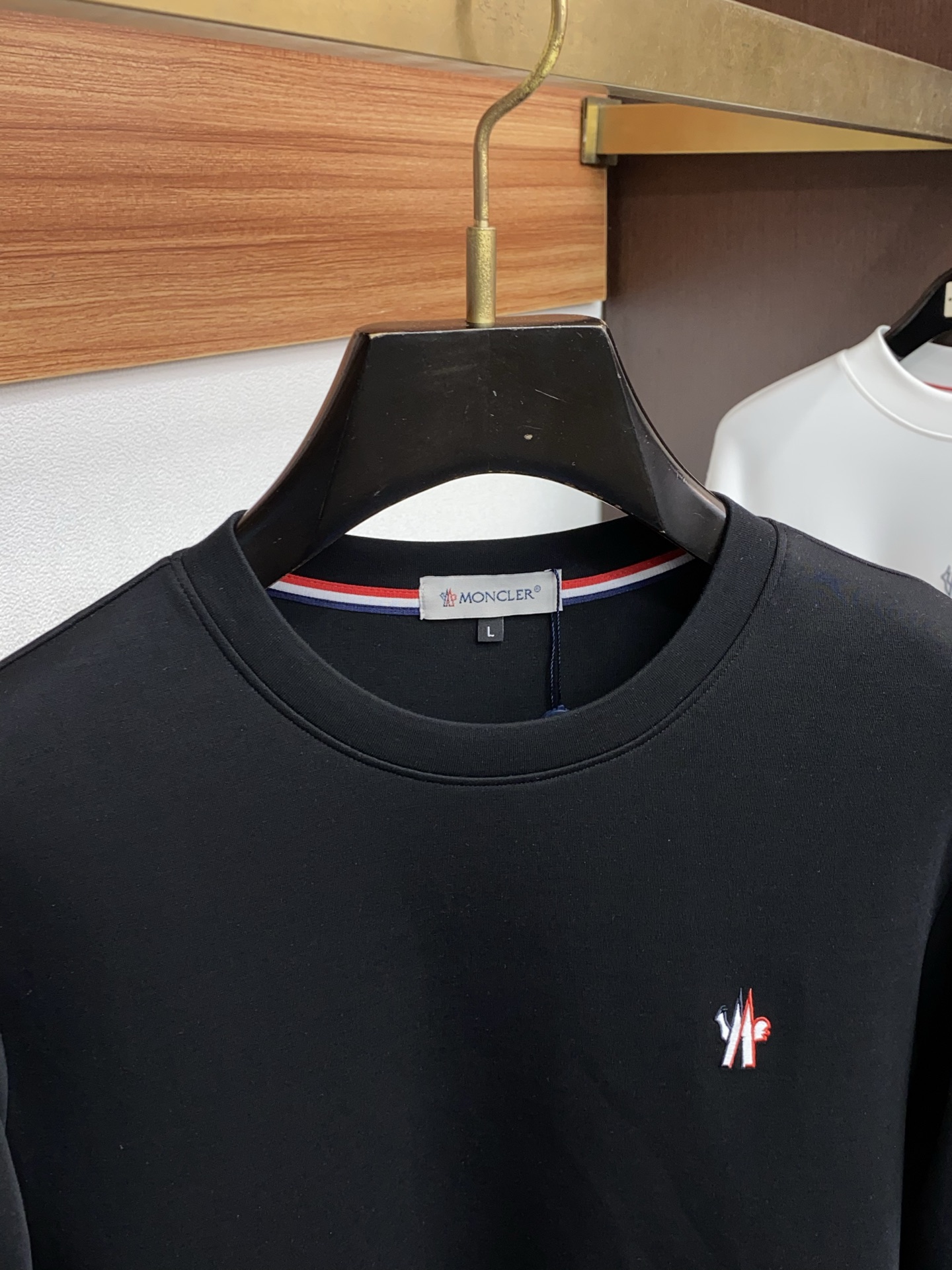 蒙口 男士高端简约圆领加厚空气棉长袖卫衣 ，香港洋行渠道货，纯正血统品质，25年秋冬 新款，经典王牌系列