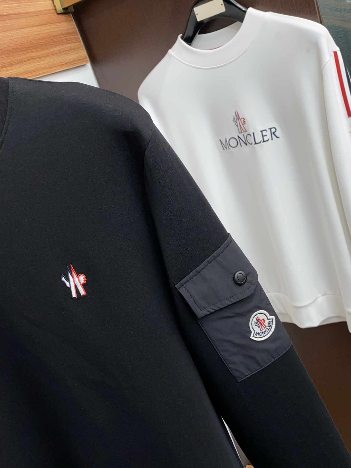 蒙口 男士高端简约圆领加厚空气棉长袖卫衣 ，香港洋行渠道货，纯正血统品质，25年秋冬 新款，经典王牌系列