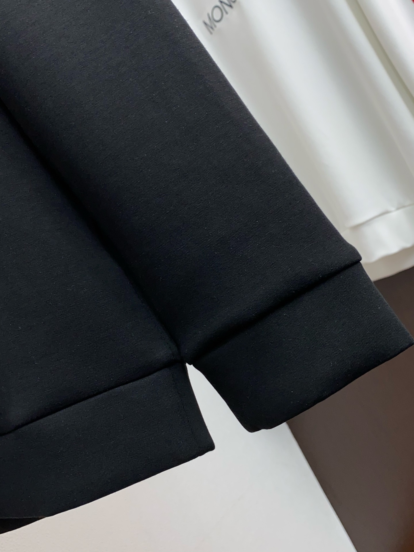 蒙口 男士高端简约圆领加厚空气棉长袖卫衣 ，香港洋行渠道货，纯正血统品质，25年秋冬 新款，经典王牌系列