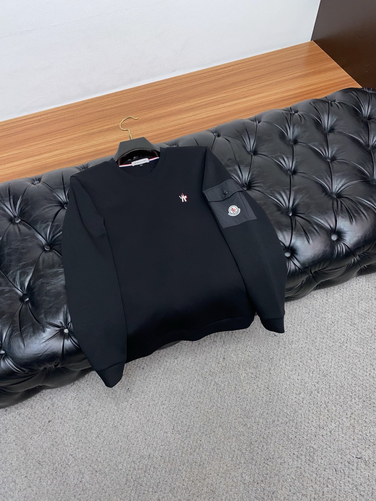 蒙口 男士高端简约圆领加厚空气棉长袖卫衣 ，香港洋行渠道货，纯正血统品质，25年秋冬 新款，经典王牌系列