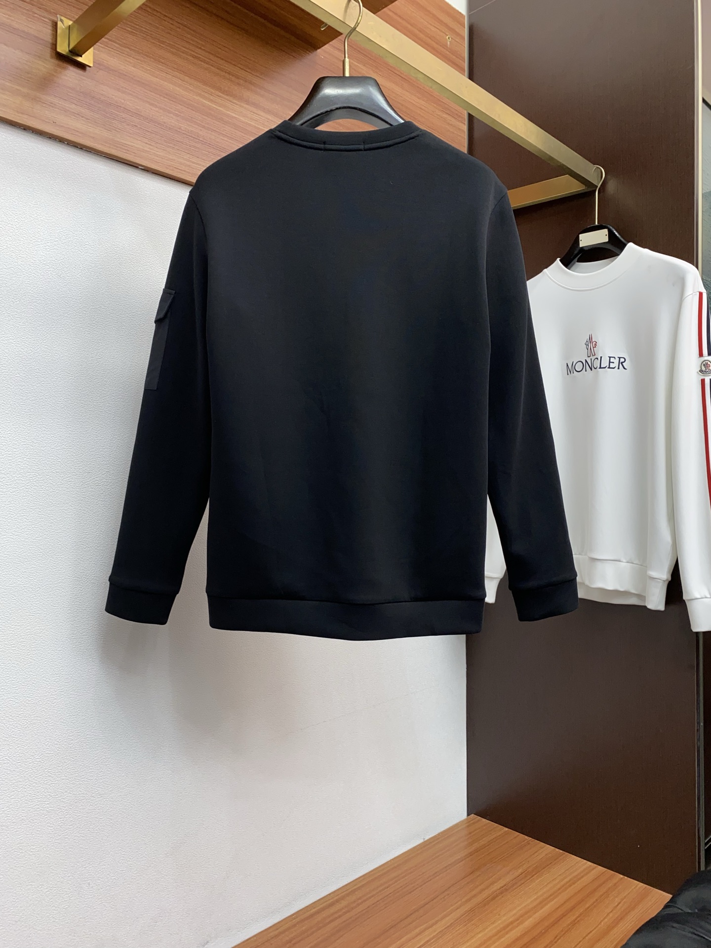 蒙口 男士高端简约圆领加厚空气棉长袖卫衣 ，香港洋行渠道货，纯正血统品质，25年秋冬 新款，经典王牌系列